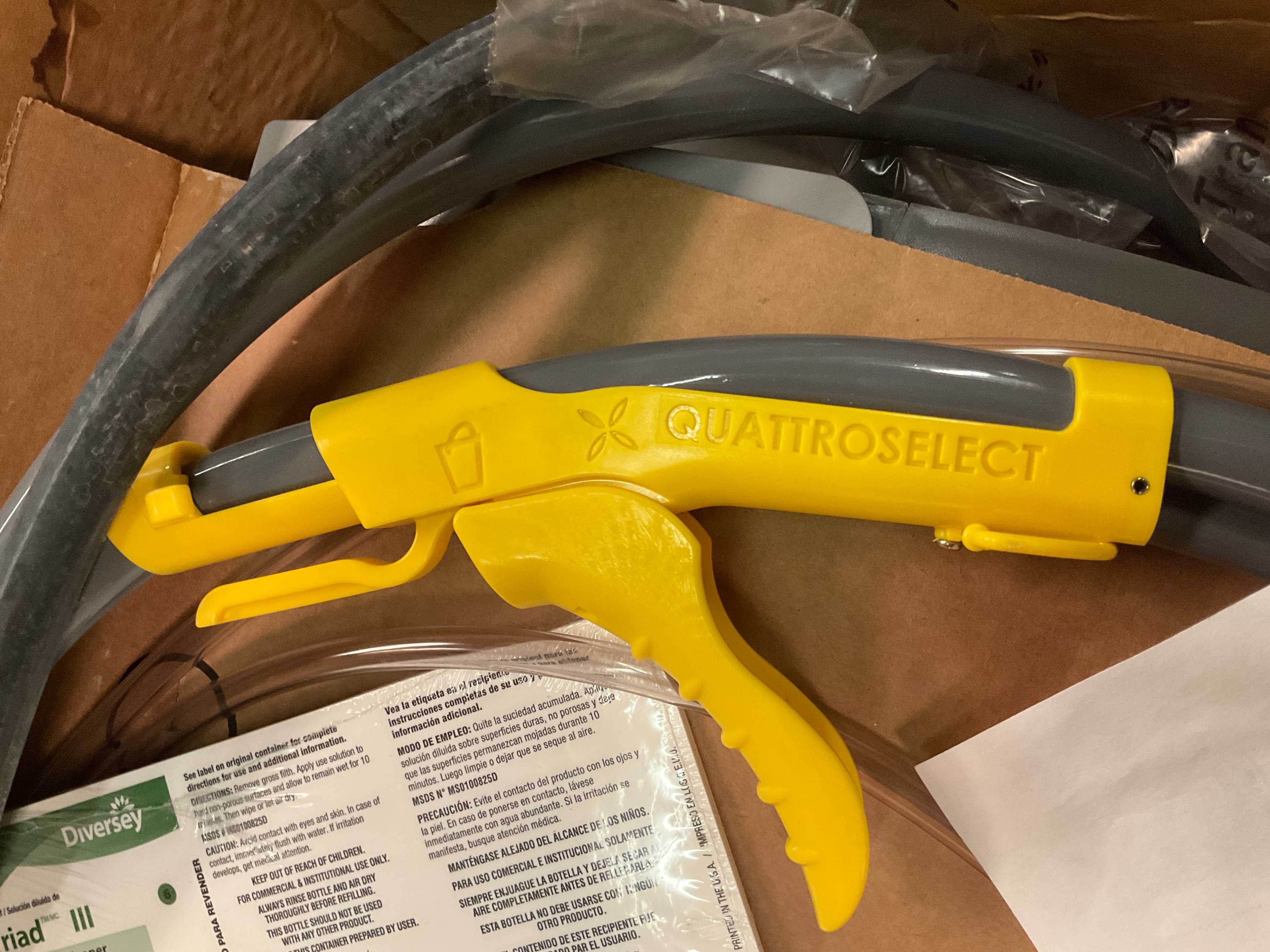 DIVERSEY J-FILL QUATTROSELECT CHEMICAL DISPENSING SYSTEM - SHOP EQUIPMENT