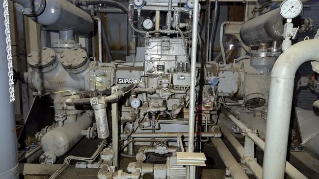 SUPERIOR 402 CC COMPRESSOR WITH GE 600 HP MOTOR - undefined