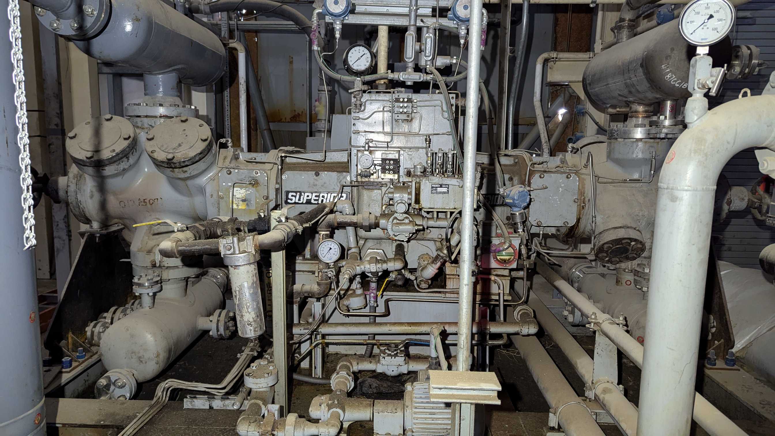 SUPERIOR 402 CC COMPRESSOR WITH GE 600 HP MOTOR - GAS COMPRESSORS