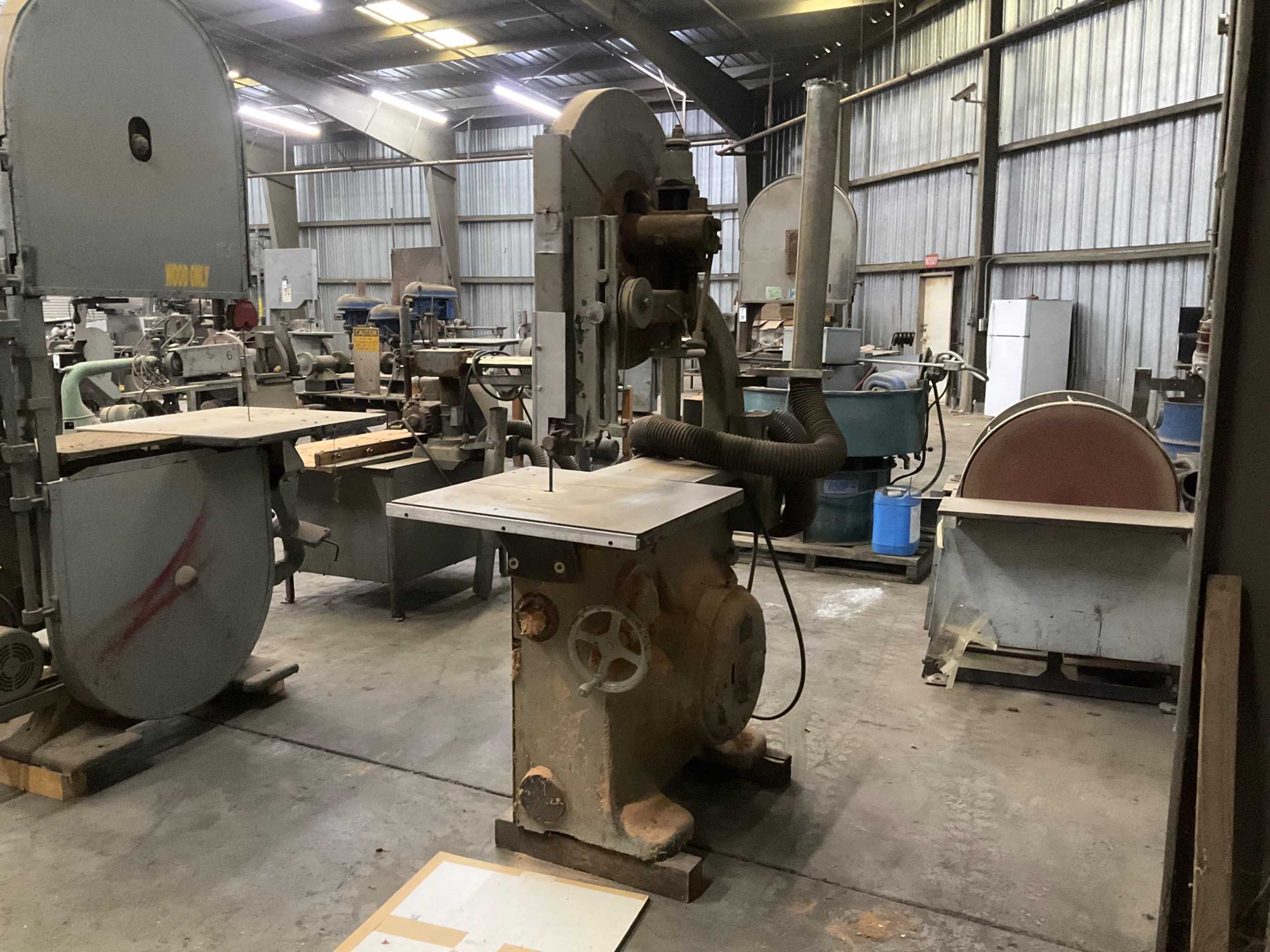 OLIVER MACHINERY CO. 117 VERTICAL BAND SAW - VERTICAL BAND SAW