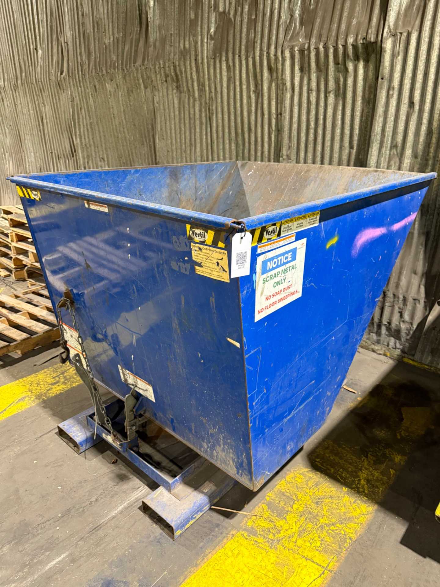 VESTIL D-200-HD SELF DUMPING HOPPER,  6,000 LBS CAPACITY - SELF DUMPING HOPPERS