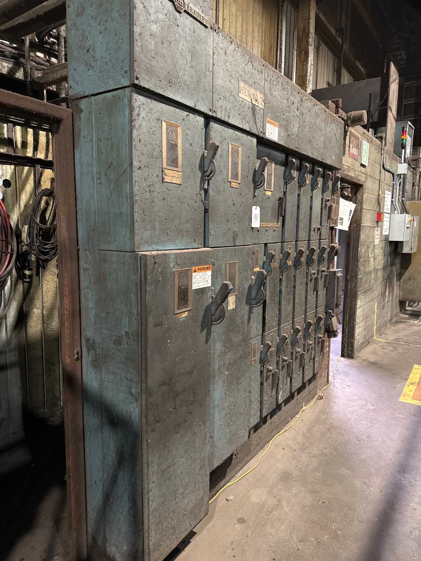 Bulk QTY of Allen-Bradley Motor Starters, 600V - MOTOR STARTERS