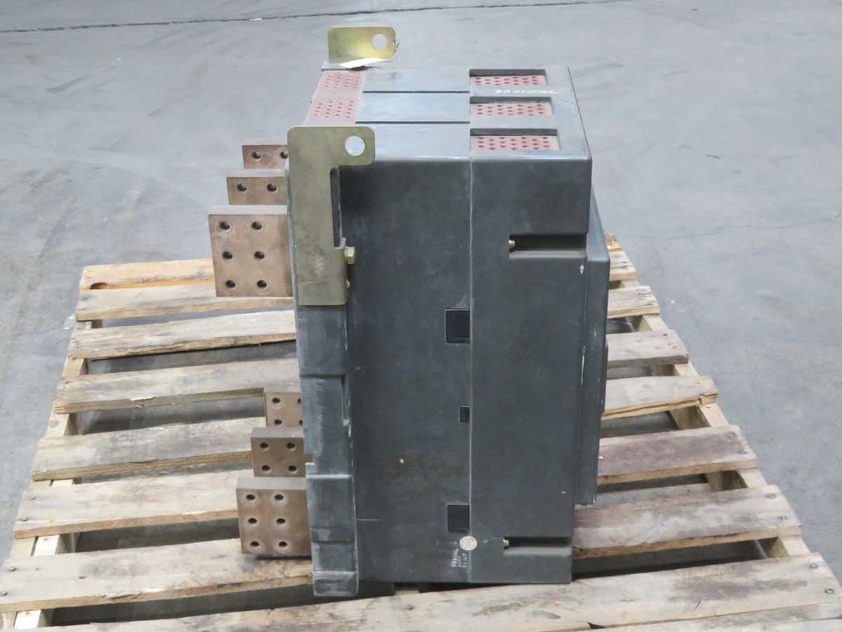 FUJI SE3203PF CIRCUIT BREAKERS, 3 POLE, 660V AC VOLTAGE, 60HZ FREQ, 3200A CONTINUOUS CURRENT - CIRCUIT BREAKERS
