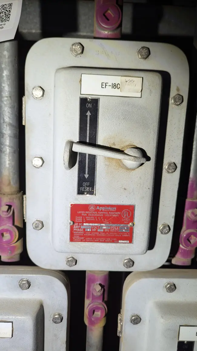 QTY 6: APPLETON MANUAL STARTERS - undefined