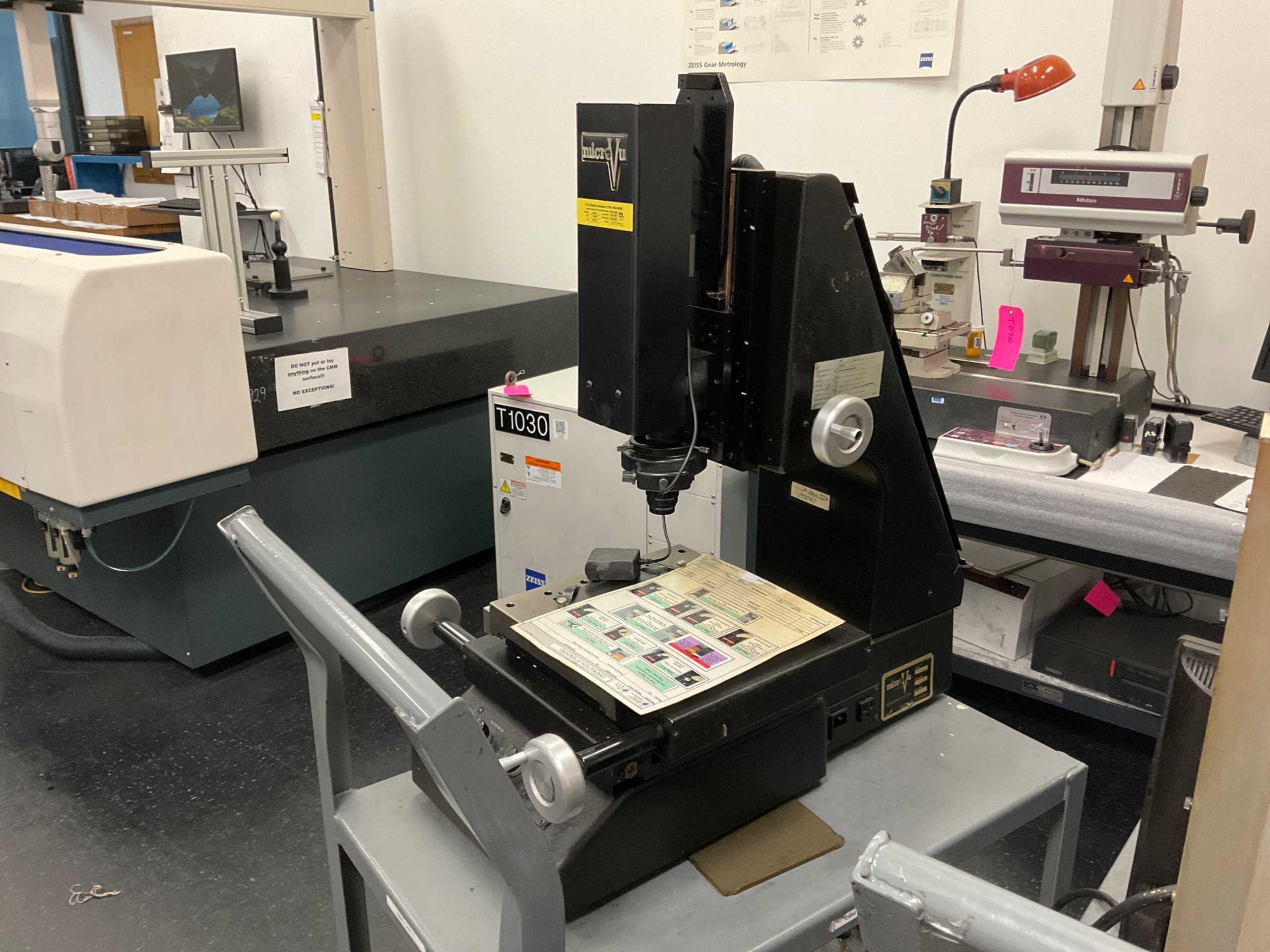 1999 MICROVU M301 MICROSCOPE - LAB & SCIENTIFIC