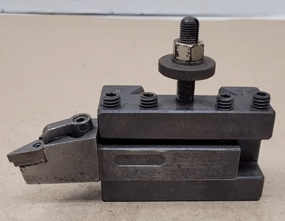 ALORIS CXA 1 LATHE TOOL POST HOLDER WITH KENNAMETAL MVJNR-123B TOOL HOLDER - MACHINE TOOLING