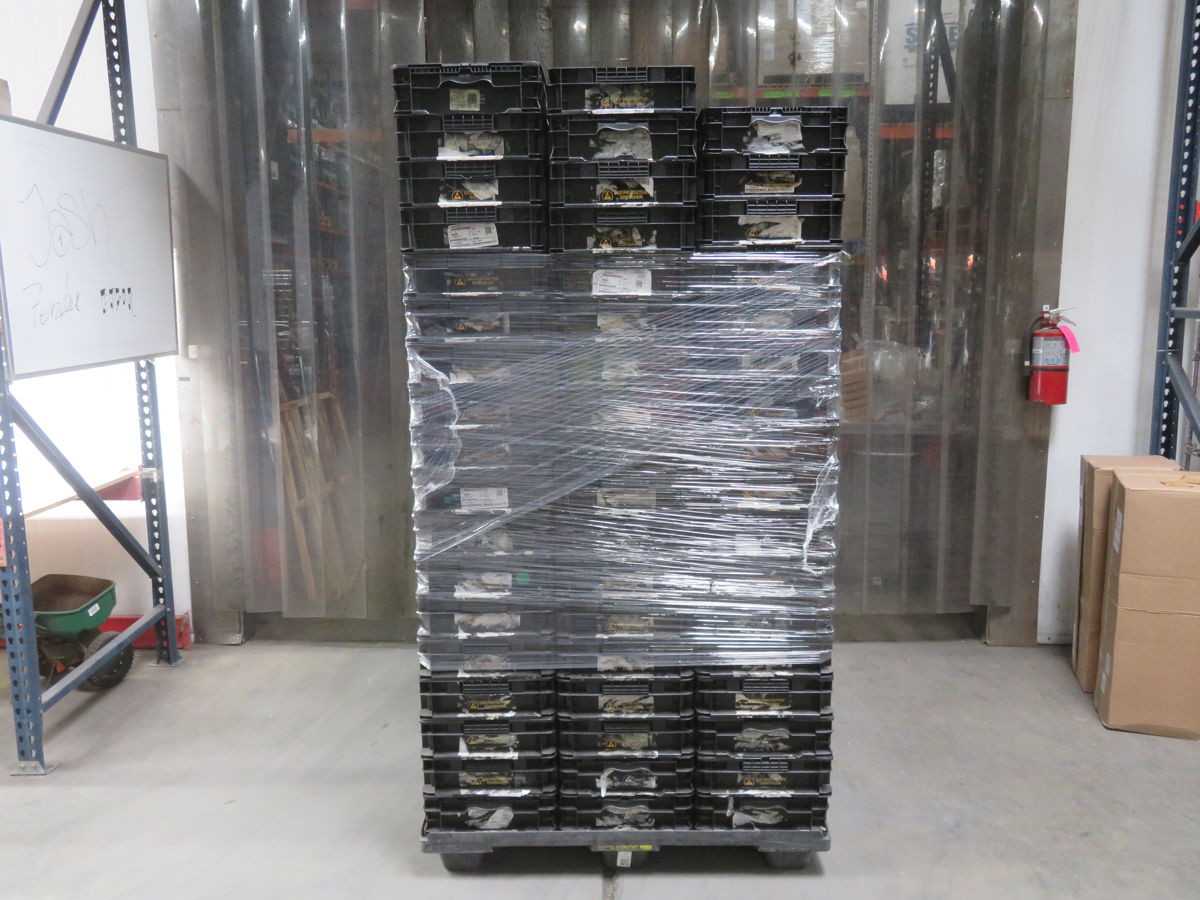 LOT OF 102 AF241505.AA STAKPAK MODULAR STRAIGHT WALL CONTAINERS 24X15X5 - STORAGE & HANDLING EQUIPMENT