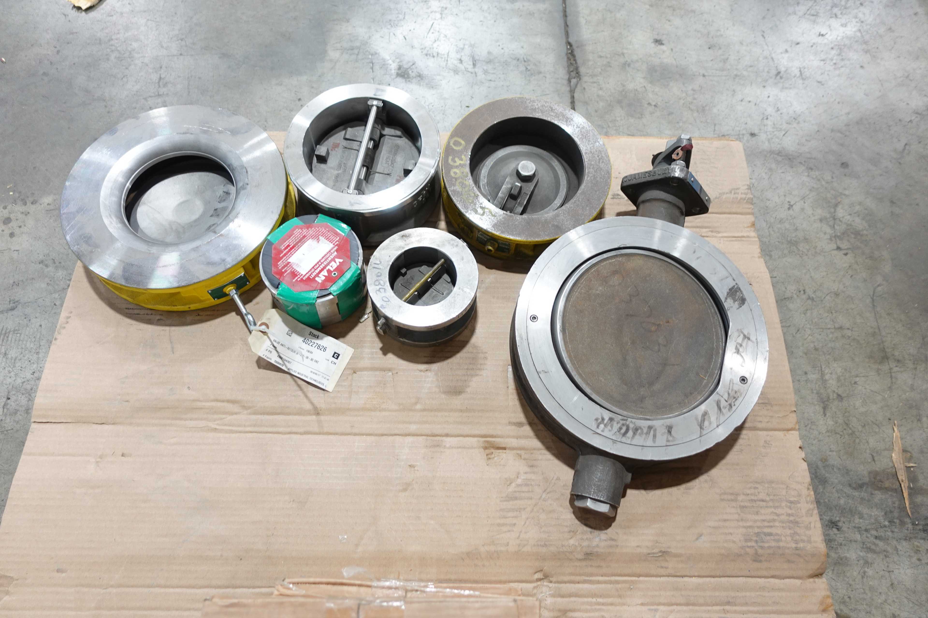 SKU 1079617 - LOT OF ASSORTED BUTTERFLY VALVES - BUTTERFLY VALVE