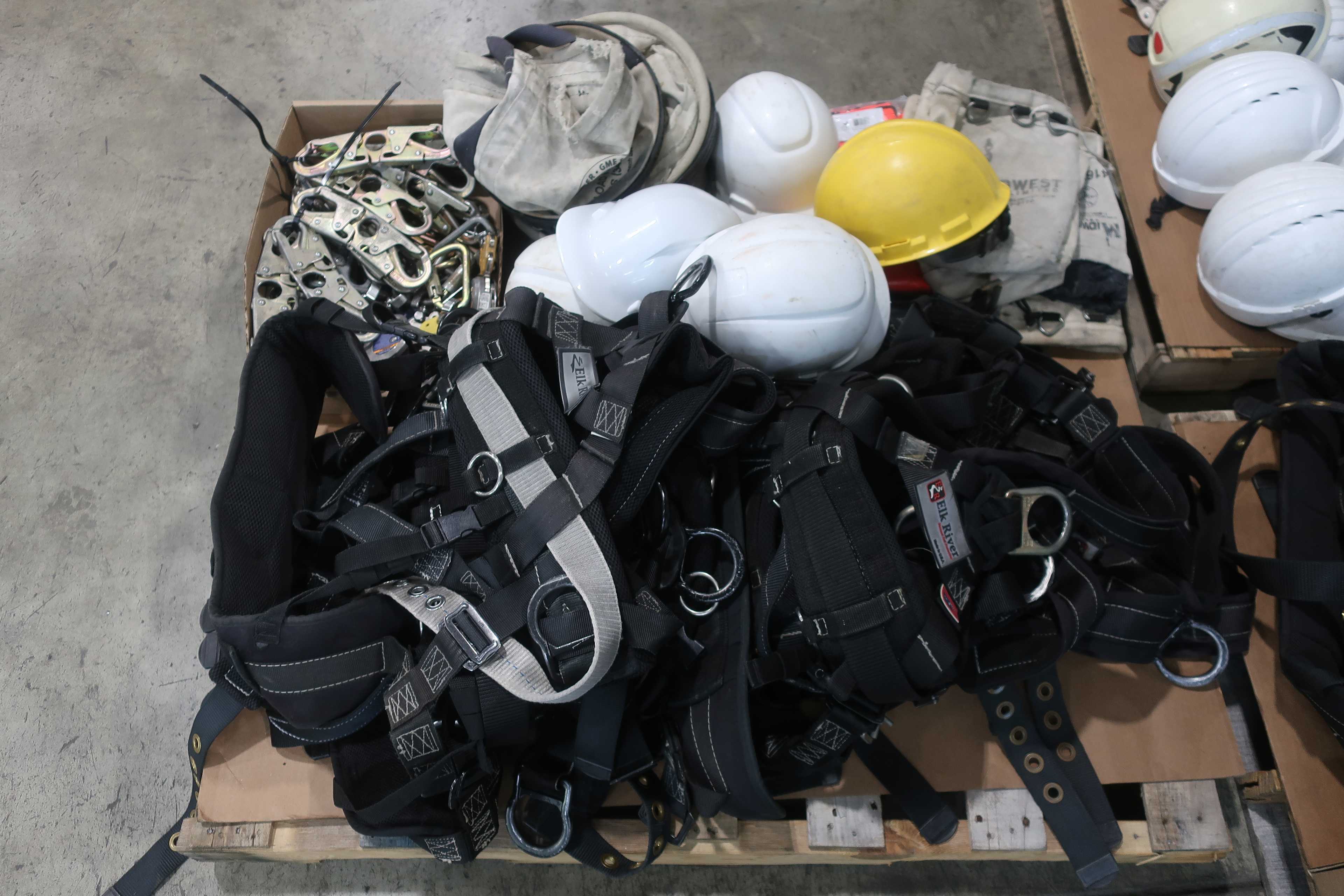 3 PALLETS OF ASSORTED RIGGING AND CLIMBING SUPPLIES - LIFTING EQUIPMENT