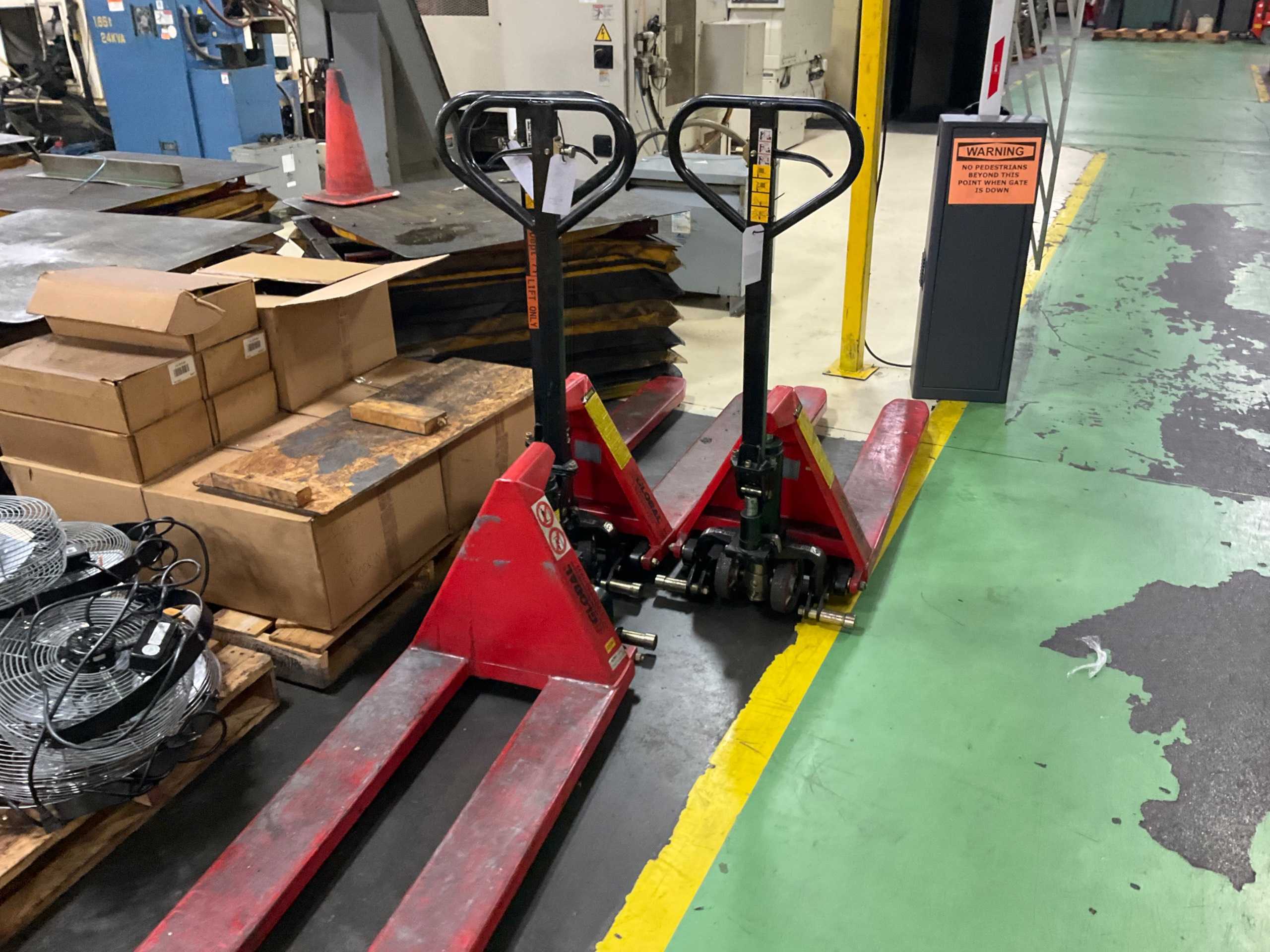 QTY 3: MANUAL PALLET JACK QTY 3: MANUAL PALLET JACK