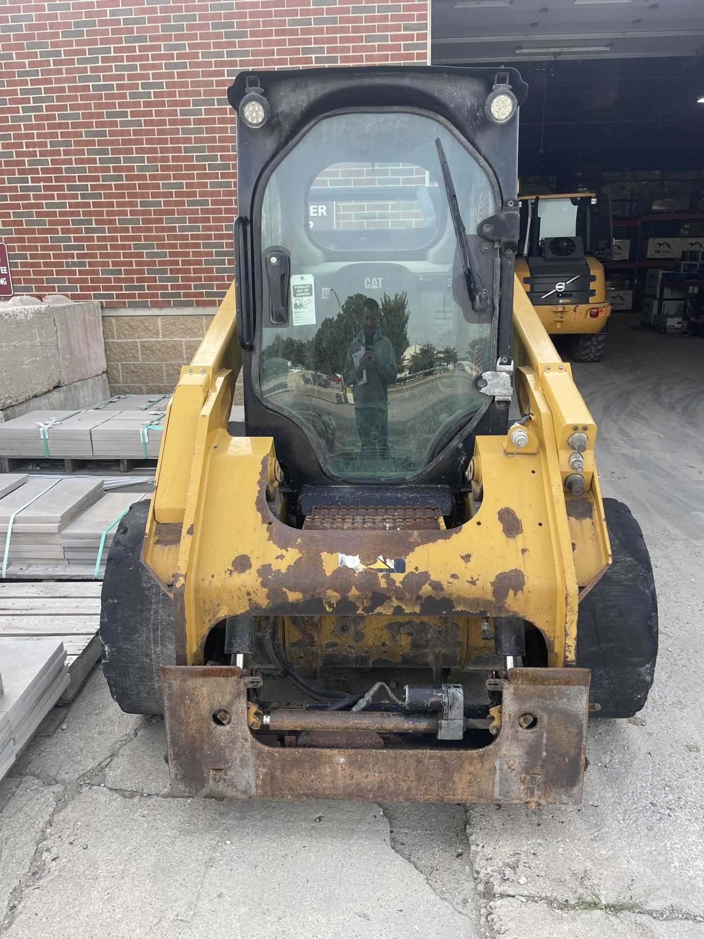 2016 CATERPILLAR 272D2 SKID STEER LOADER, 98 HP, 3400 LB ROC, VERTICAL LIFT, 8768 LB WEIGHT - SKID STEER LOADERS