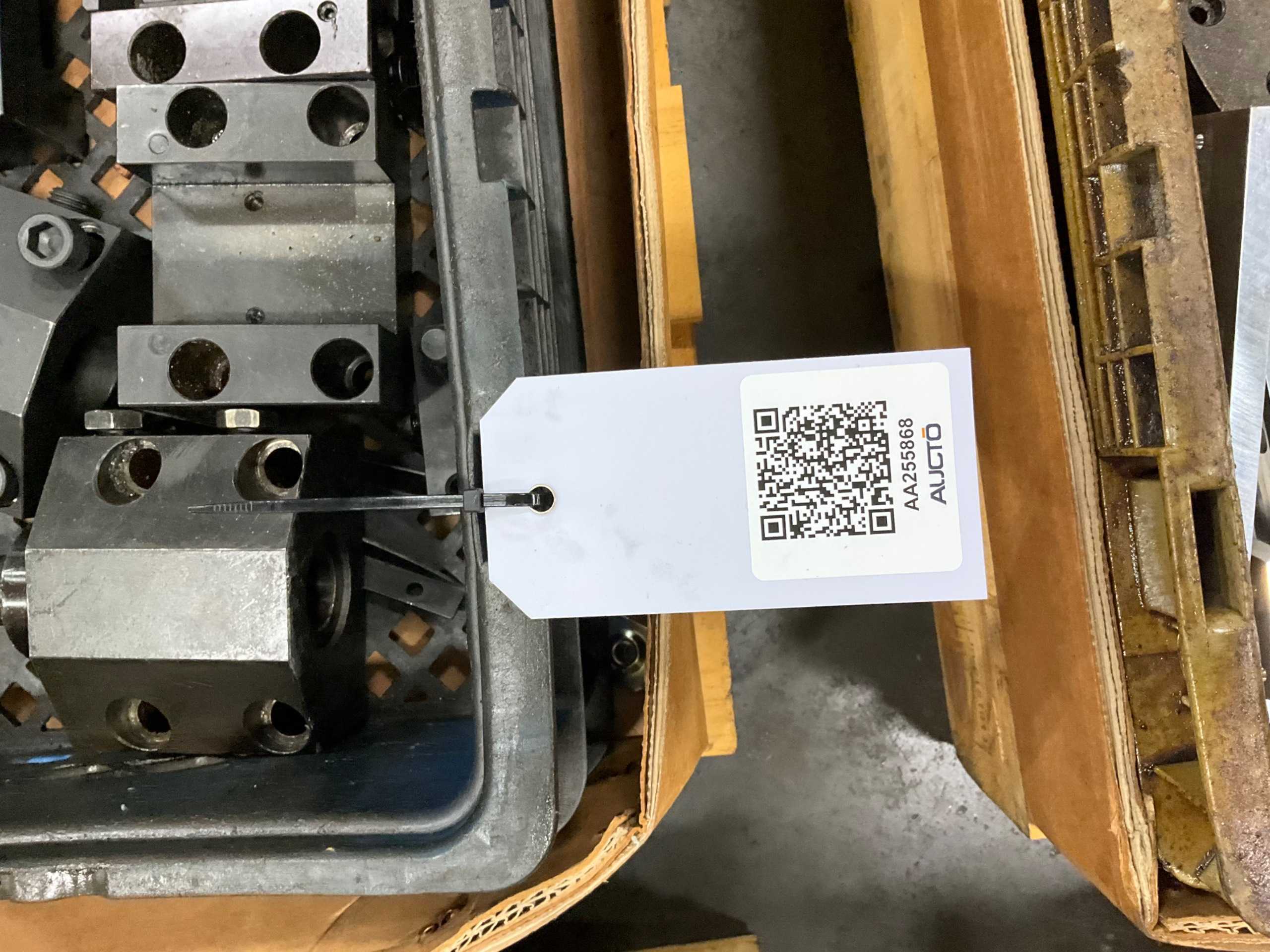 BULK QTY OF INDUSTRIAL PARTS - INDUSTRIAL PARTS