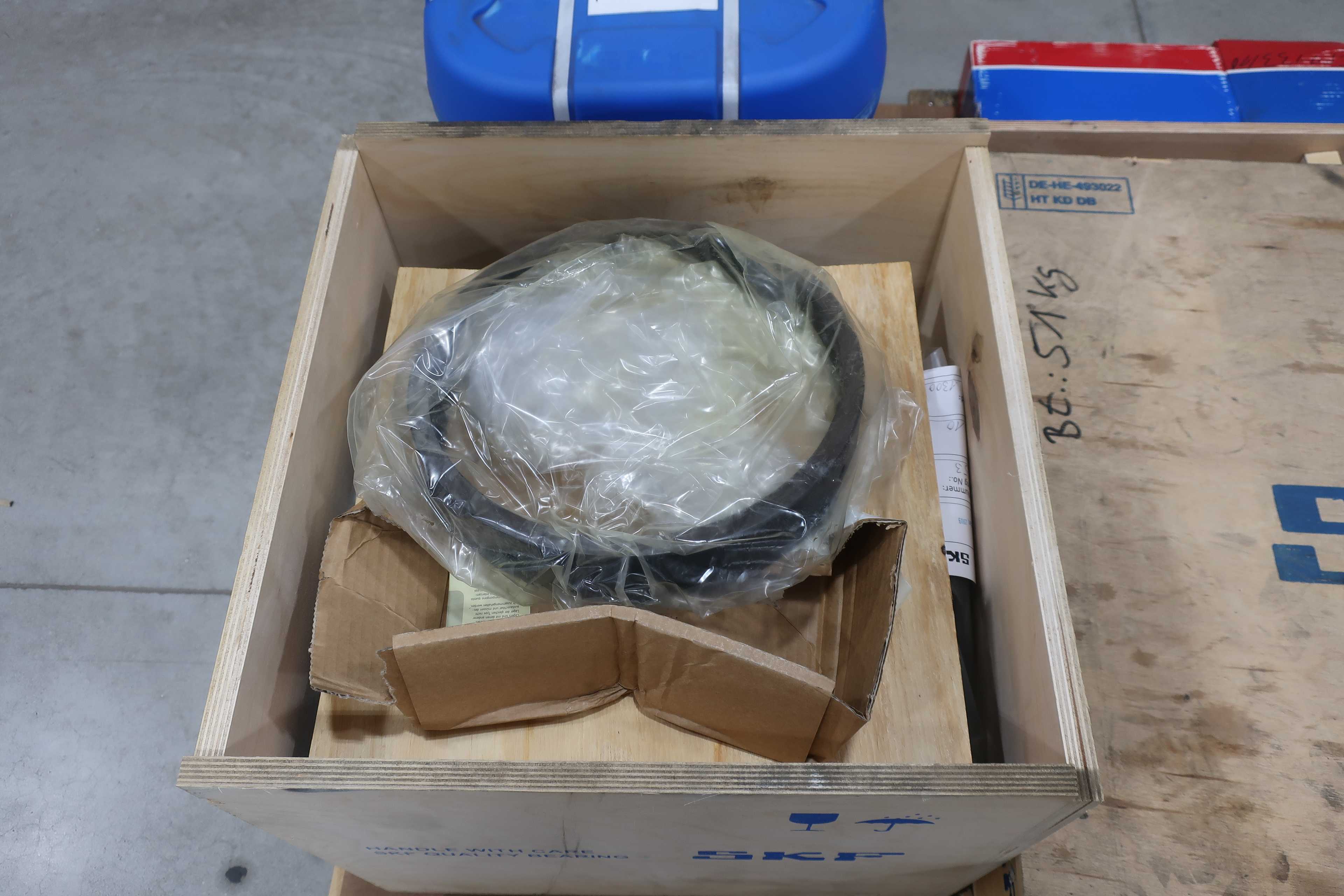 SKU 1738661 - PALLET OF ASSORTED SKF ROLLER BEARINGS - BEARINGS