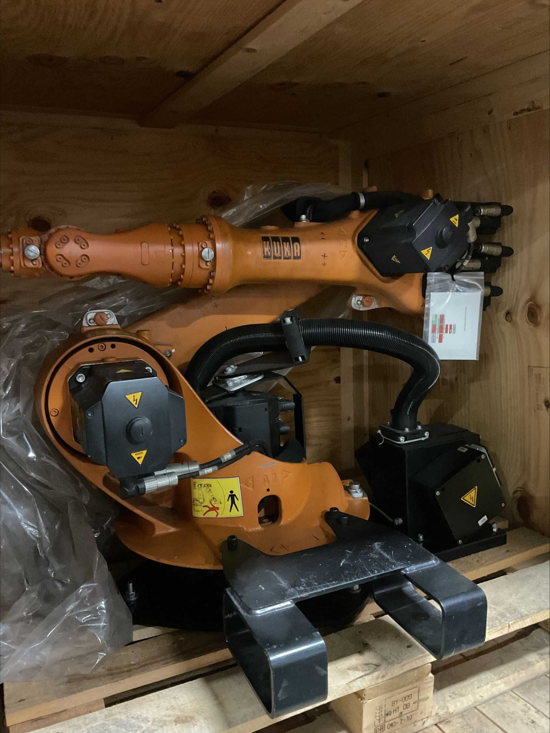 2004 KUKA KR 6 ARC ARTICULATED ROBOT - ARTICULATED ROBOTS