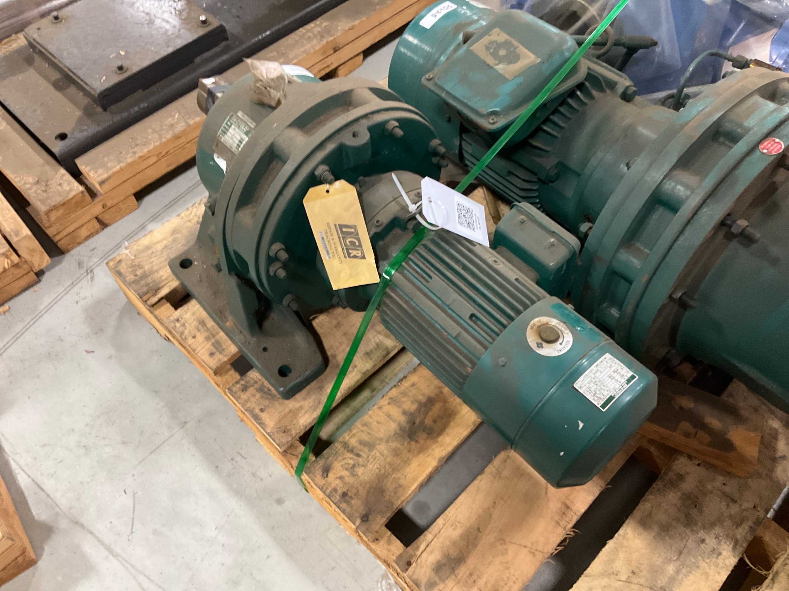 SUMITOMO MOTOR & GEARBOX ASSEMBLY - MOTOR & GEARBOX ASSEMBLY