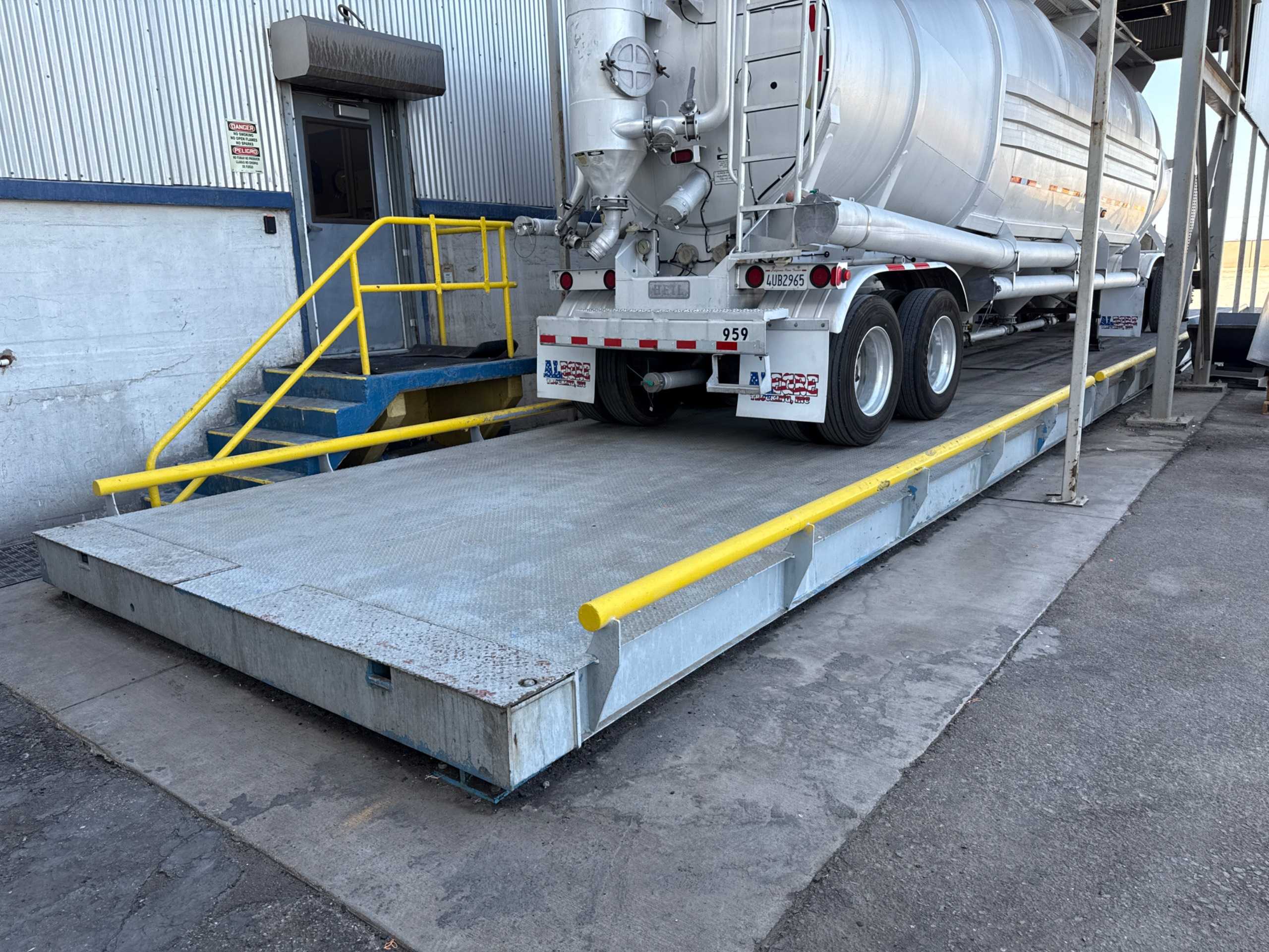 AVERY WEIGH-TRONIX BMS 7011-100T J TRUCK SCALE - TRUCK SCALES