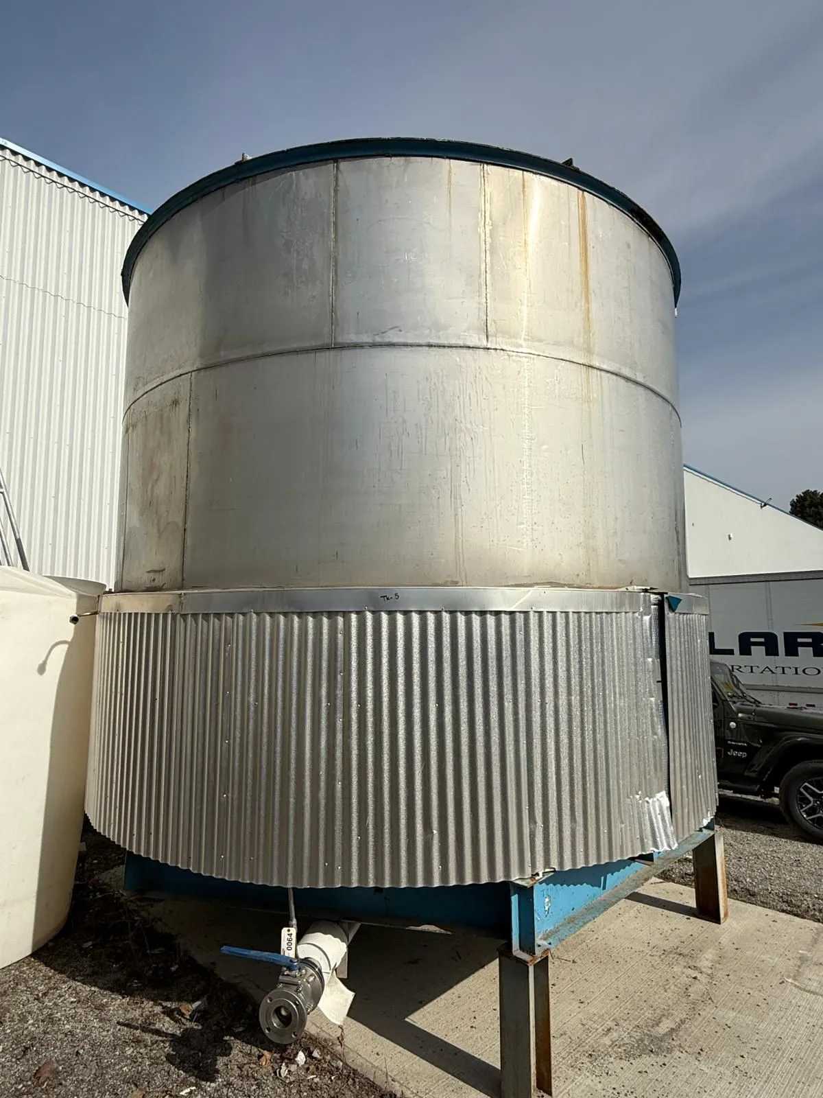 VERTICAL STORAGE TANK, 48000L, SS, JACKETED, 165X165X150IN, 18000 LBS - TANKS