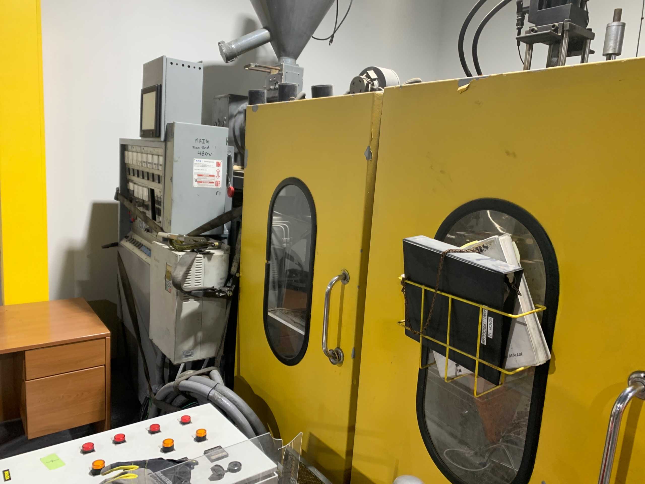 AKEI MOLDING MACHINE - PLASTICS & RUBBER
