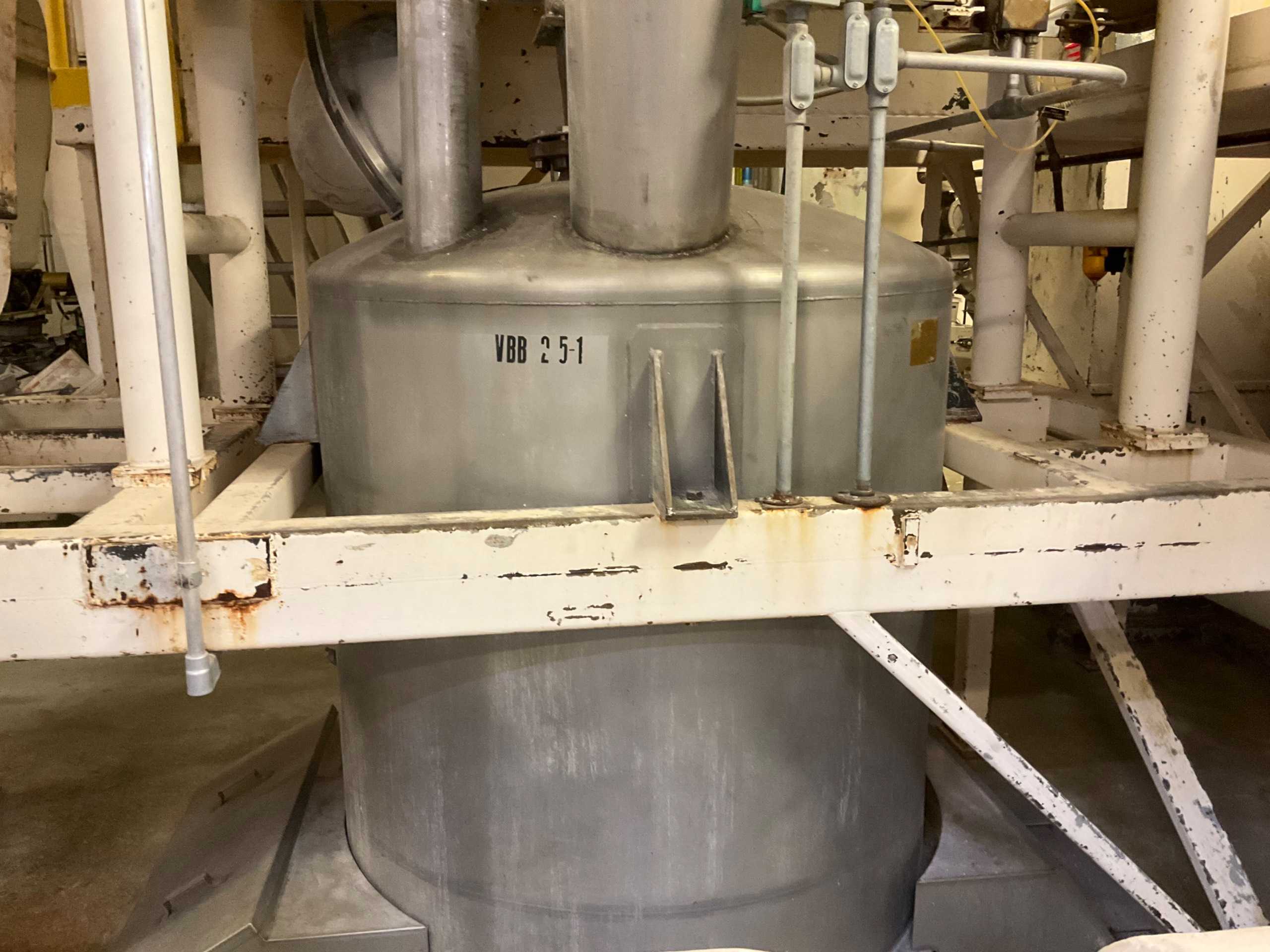 VIBRA SCREW INCORPARETED VIBRATORY STORAGE TANK - STORAGE BINS