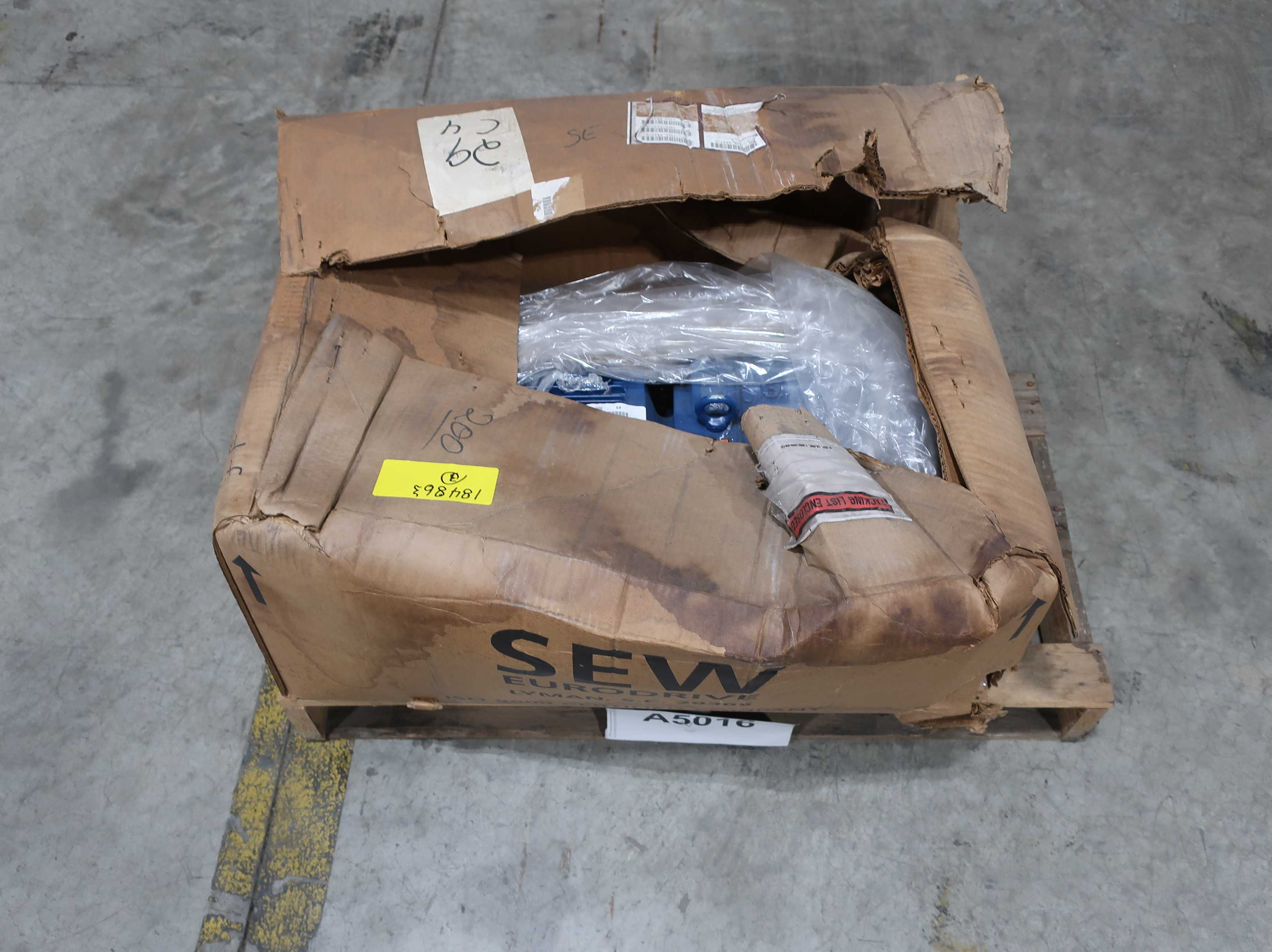 SEW EURODRIVE RF77DRE132S4 GEARMOTOR - GEARMOTOR