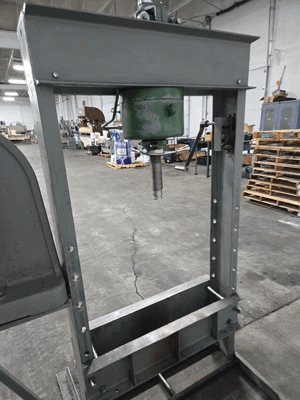 DAKE 50H 50-TON ADJUSTABLE HYDRAULIC H-FRAME SHOP PRESS - HYDRAULIC PRESSES