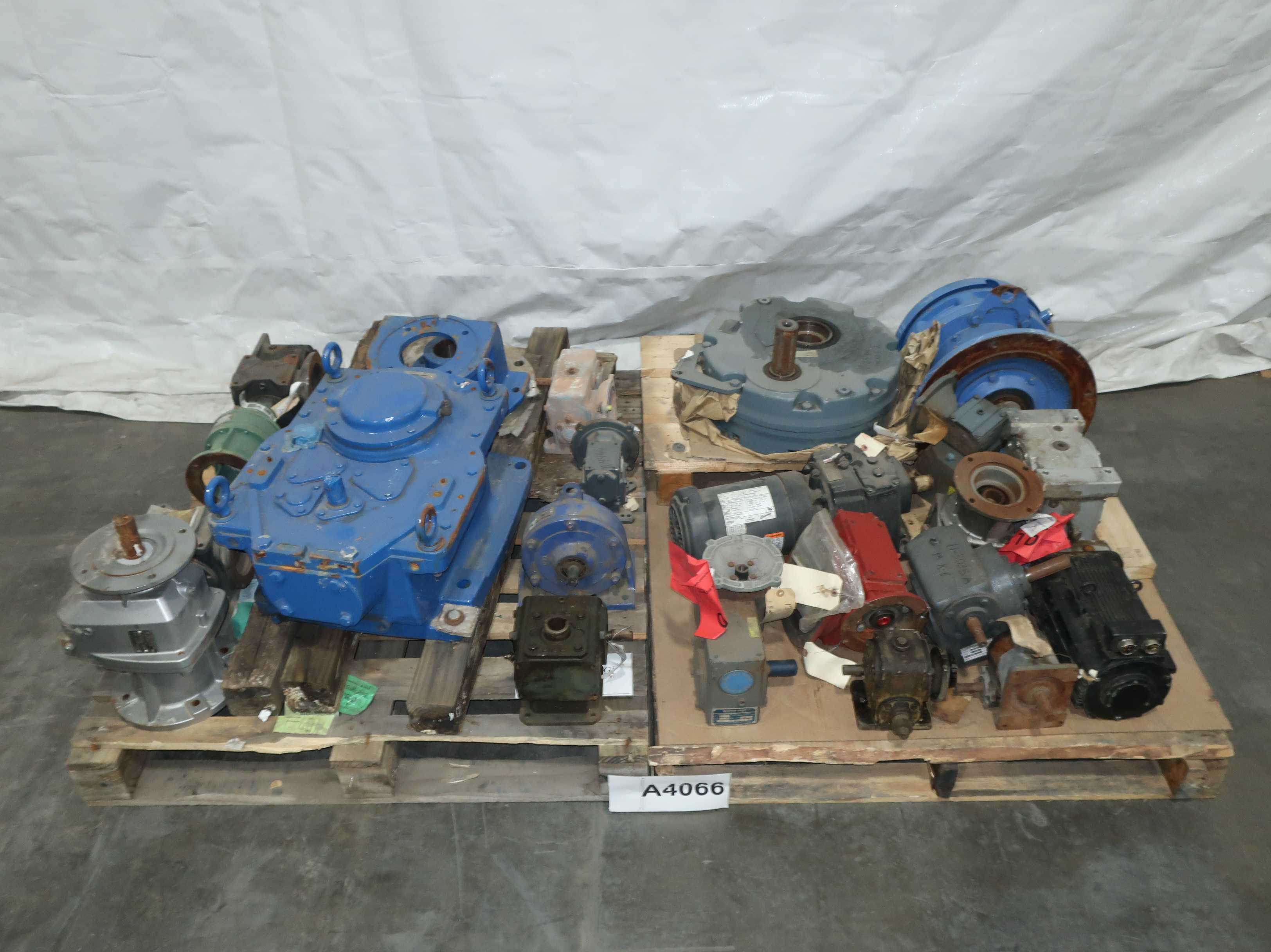 2 PALLETS OF ASSORTED GEAR REDUCERS - GEAR REDUCERS