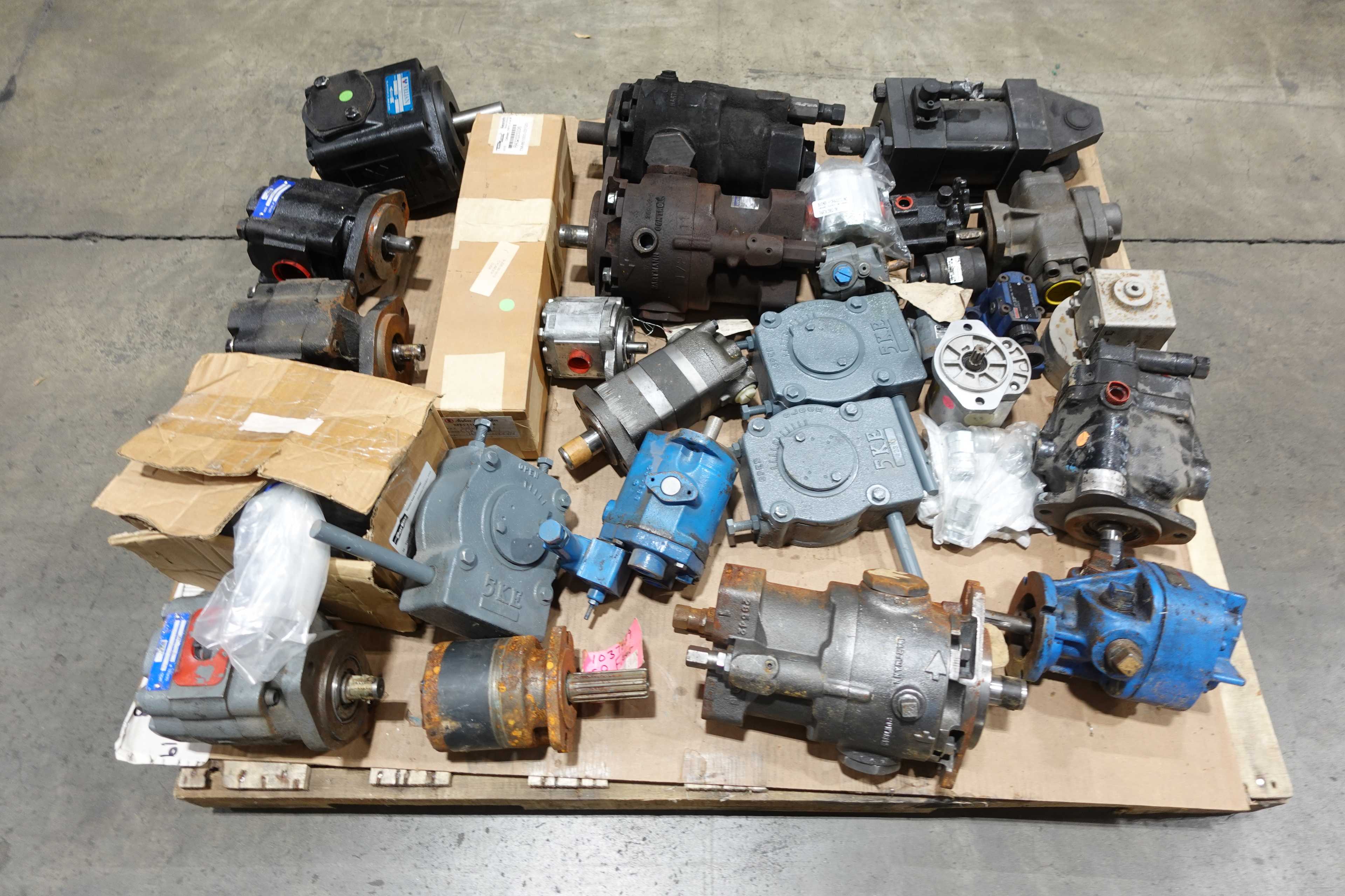 PALLET OF ASSORTED HYDRAULIC PUMPS, MOTORS AND CYLINDERS - HYDRAULIC PARTS