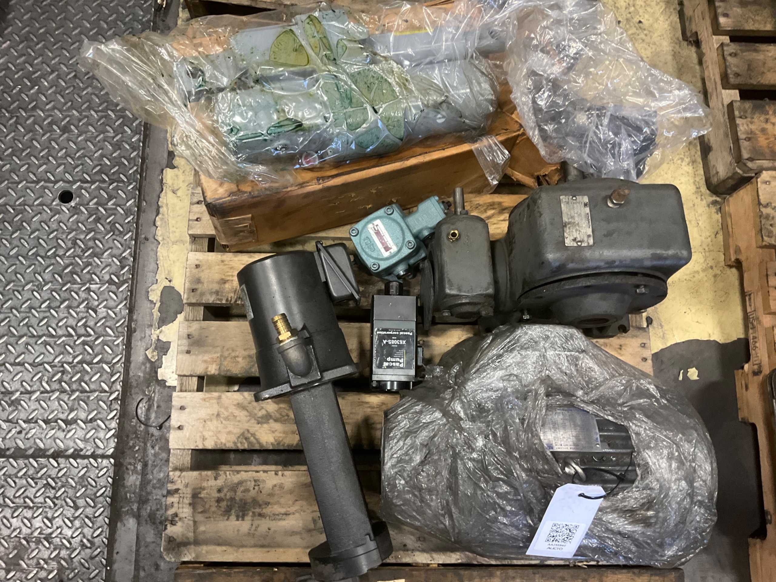 BULK QTY OF INDUSTRIAL PARTS - INDUSTRIAL PARTS