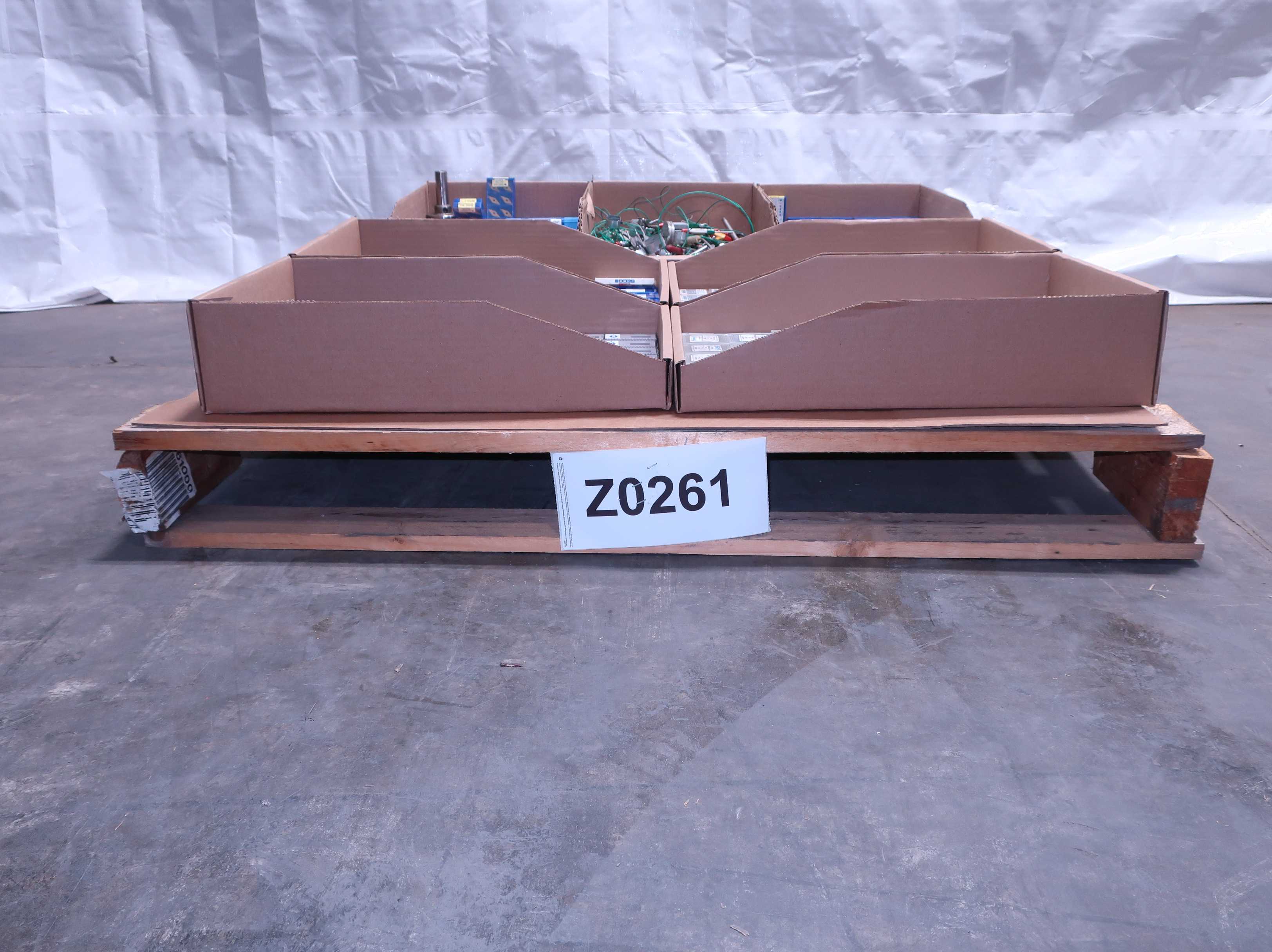 PALLET OF ASSORTED TOOLS - TOOLS