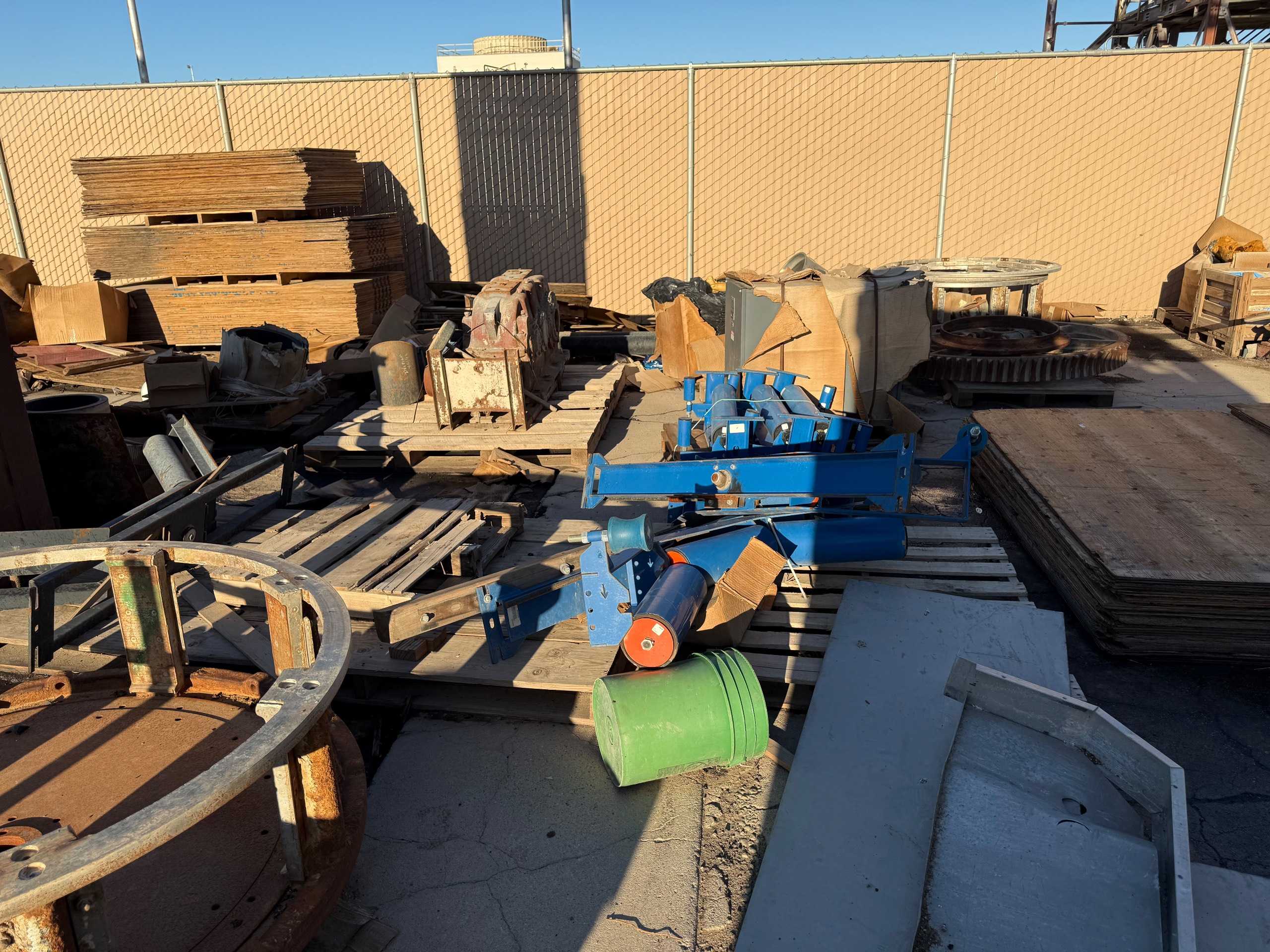 BULK QTY OF INDUSTRIAL PARTS - INDUSTRIAL PARTS