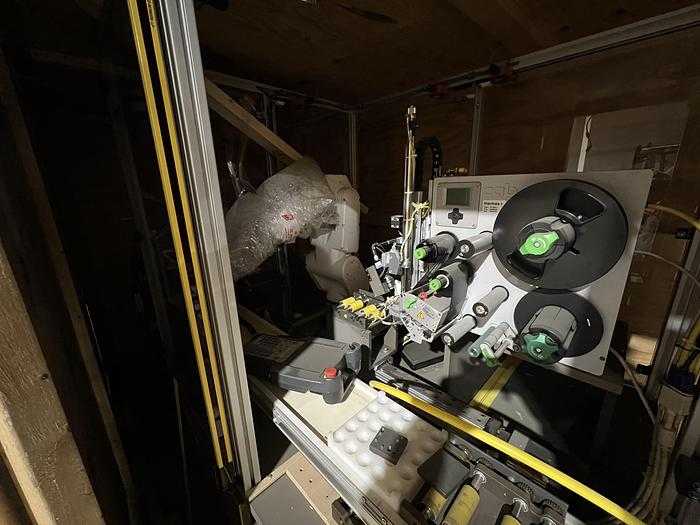 FANUC LR MATE 200IC LABELLING CELL, 5KG PAYLOAD, 704MM REACH, R-30IA MATE CONTROL - ARTICULATED ROBOTS