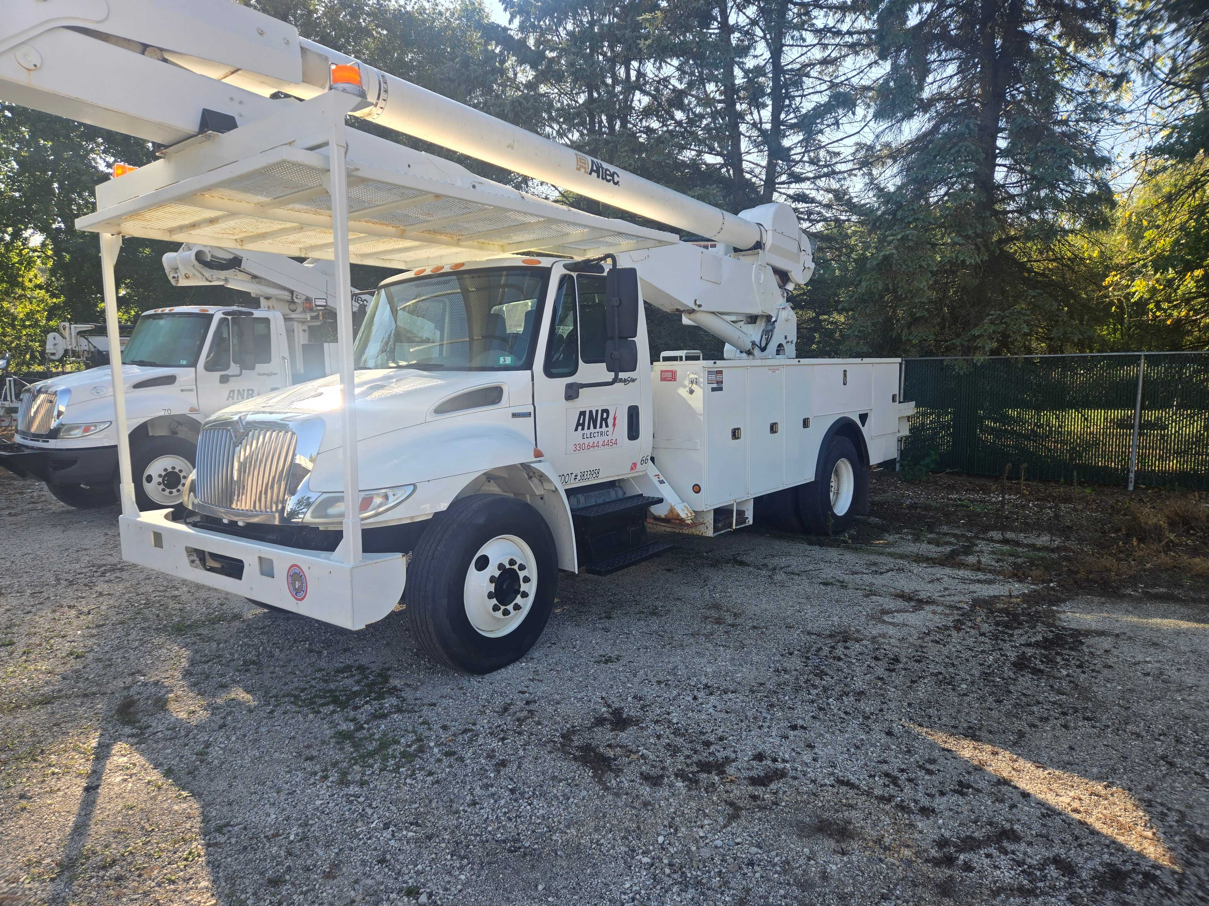 2009 INTERNATIONAL MA065 BUCKET TRUCK - BUCKET TRUCKS