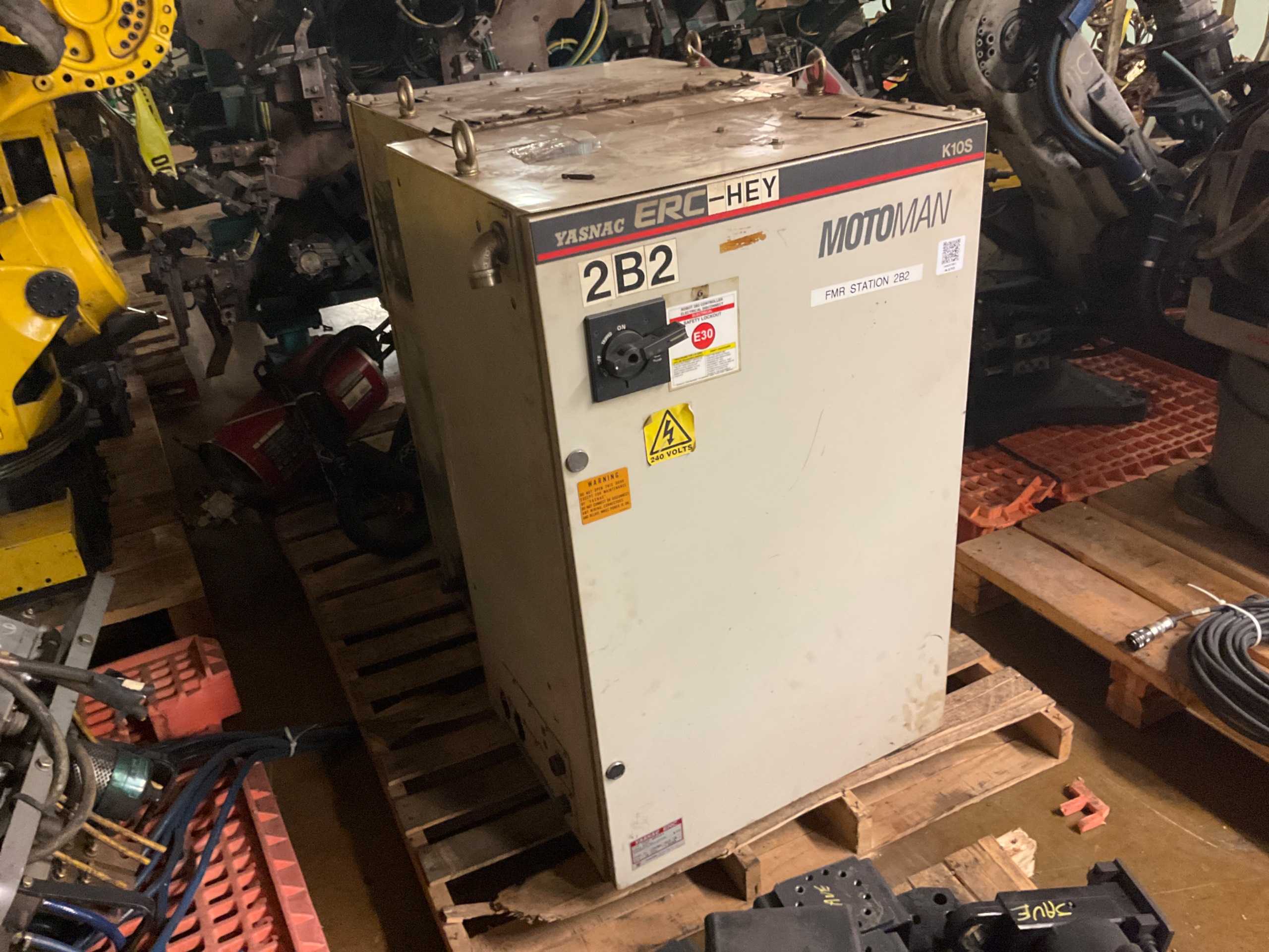 1991 YASKAWA YASNAC ERC K10S ROBOT CONTROLLER - ROBOT CONTROLLERS