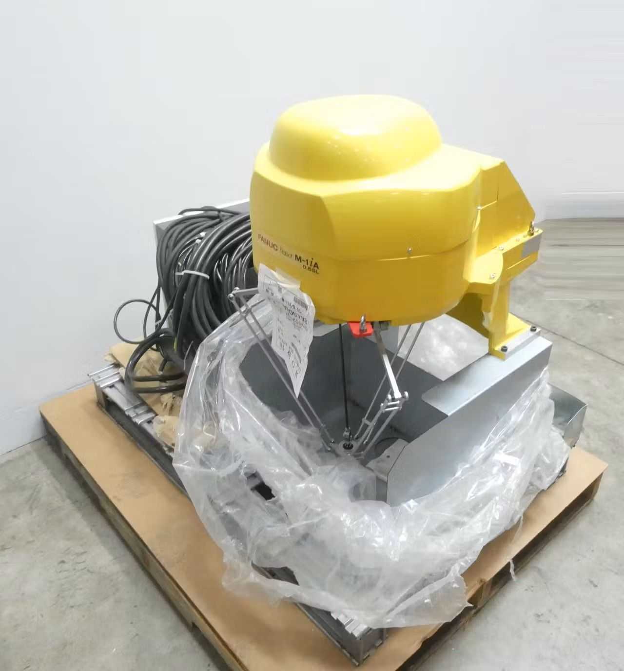 SKU 1744171 - FANUC A05B-1522-B204 M-1IA/0.5SL A05B-2651-B421 R-30IB MATE ROBOT