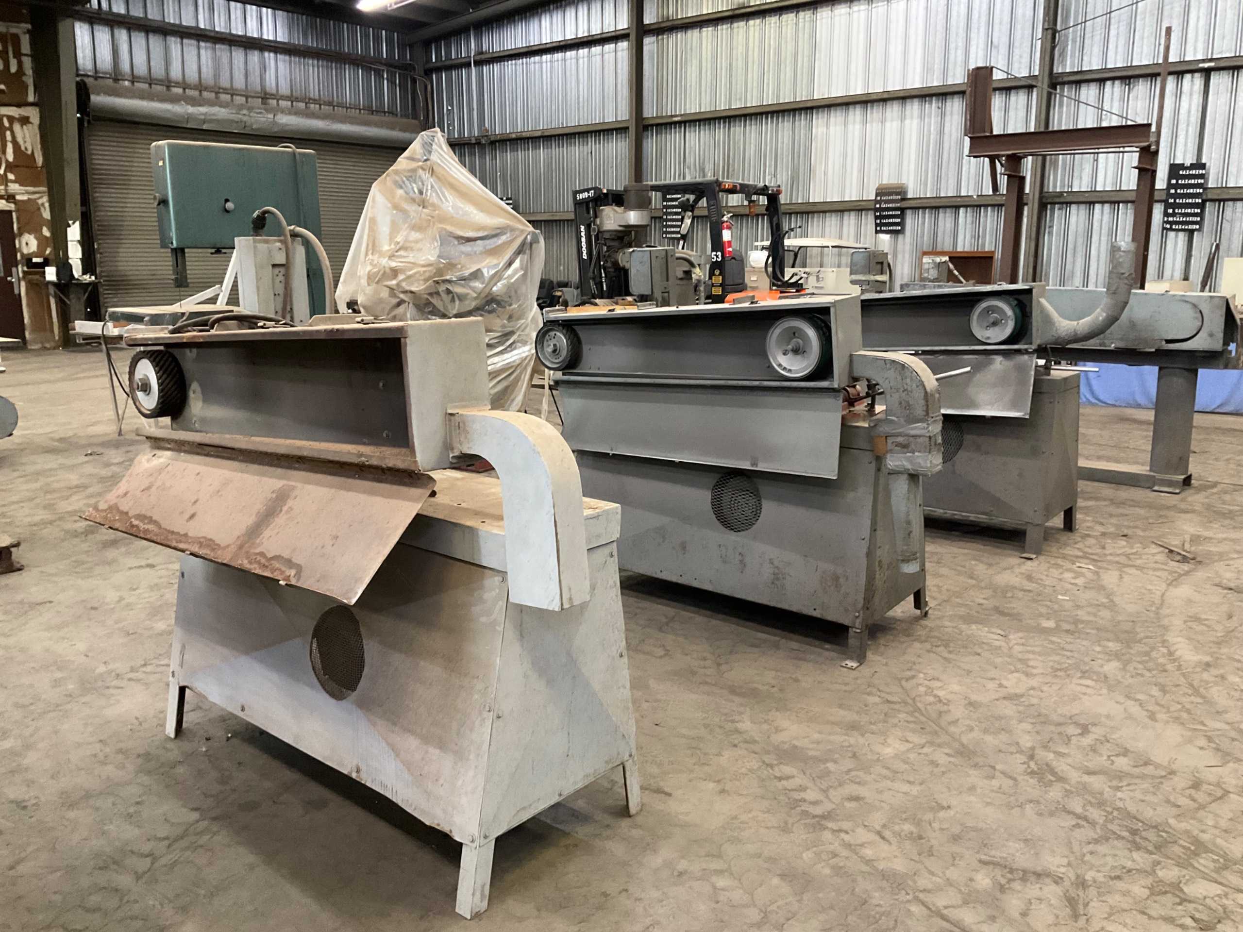 SAND BLASTING MACHINE - BLASTING & PEENING MACHINES