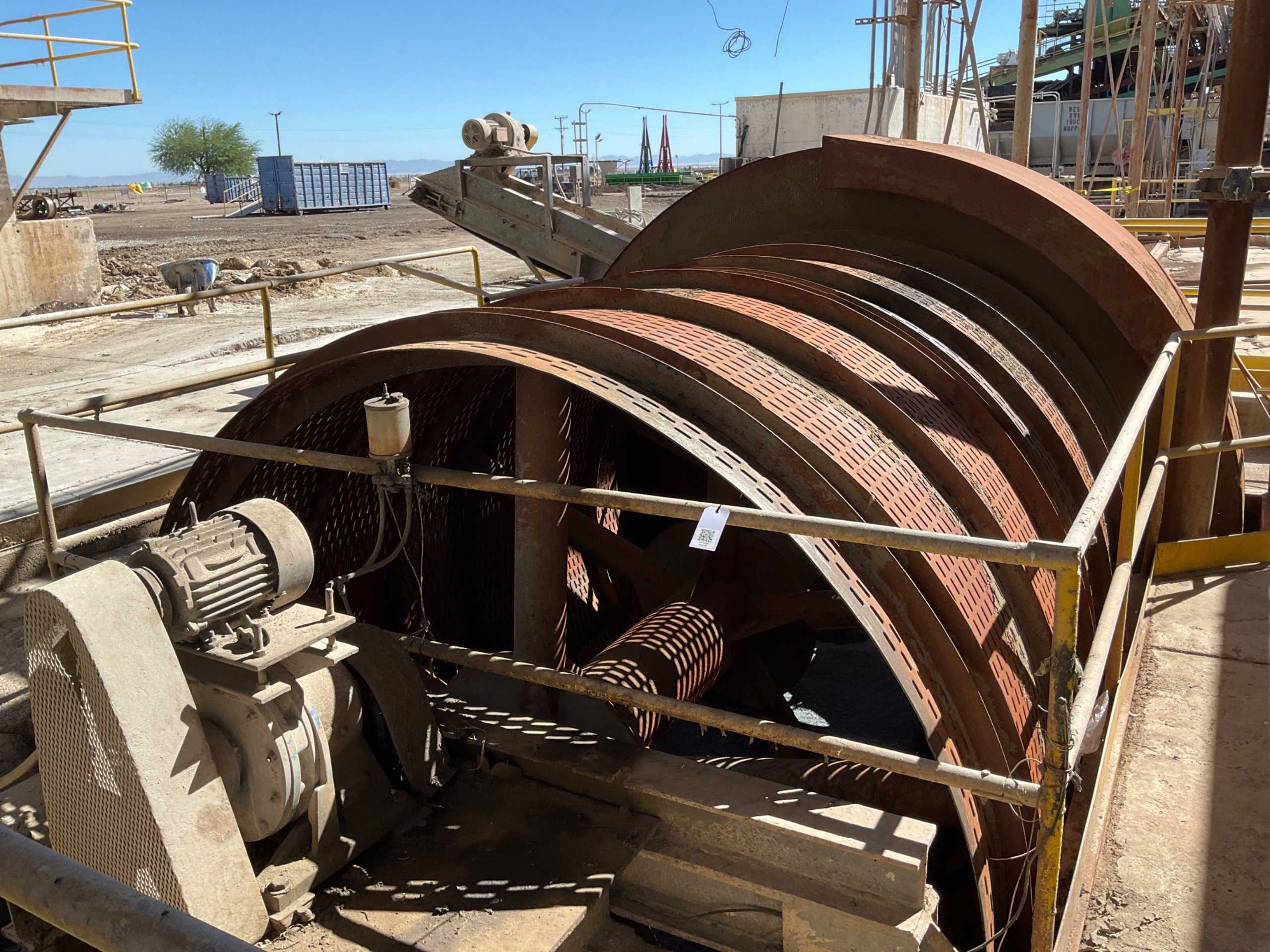 ROTATING ROCK CATCHING SCREEN - SCREENS