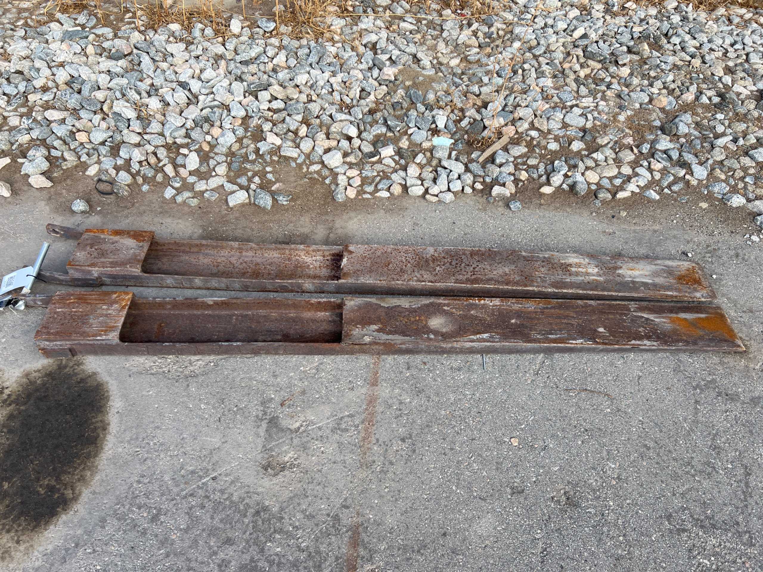EXTENDABLE FORKS FOR FORKLIFT - CONSTRUCTION EQUIPMENT ATTACHMENTS