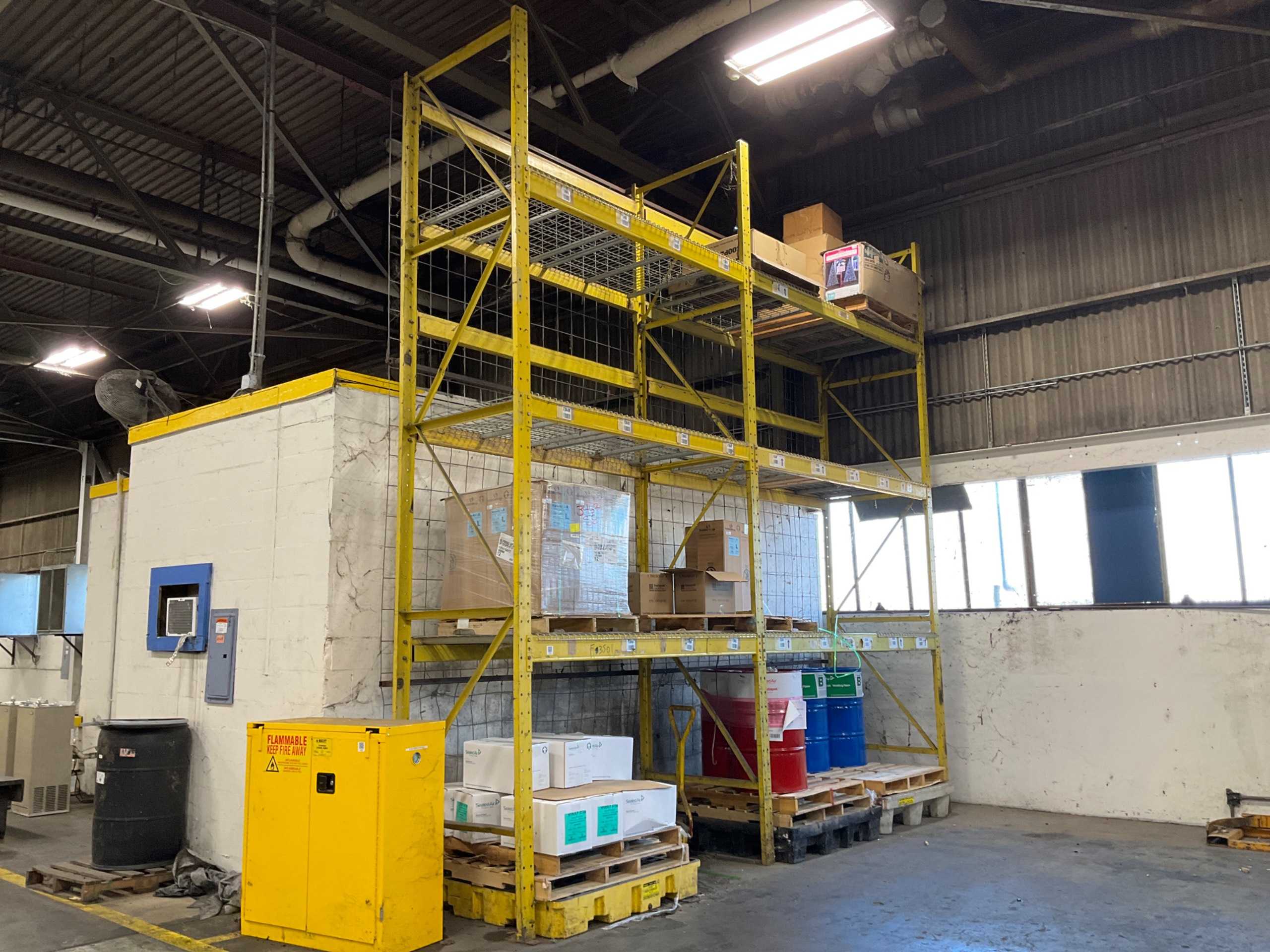 BULK QTY OF PALLET RACKING - PALLET RACKING