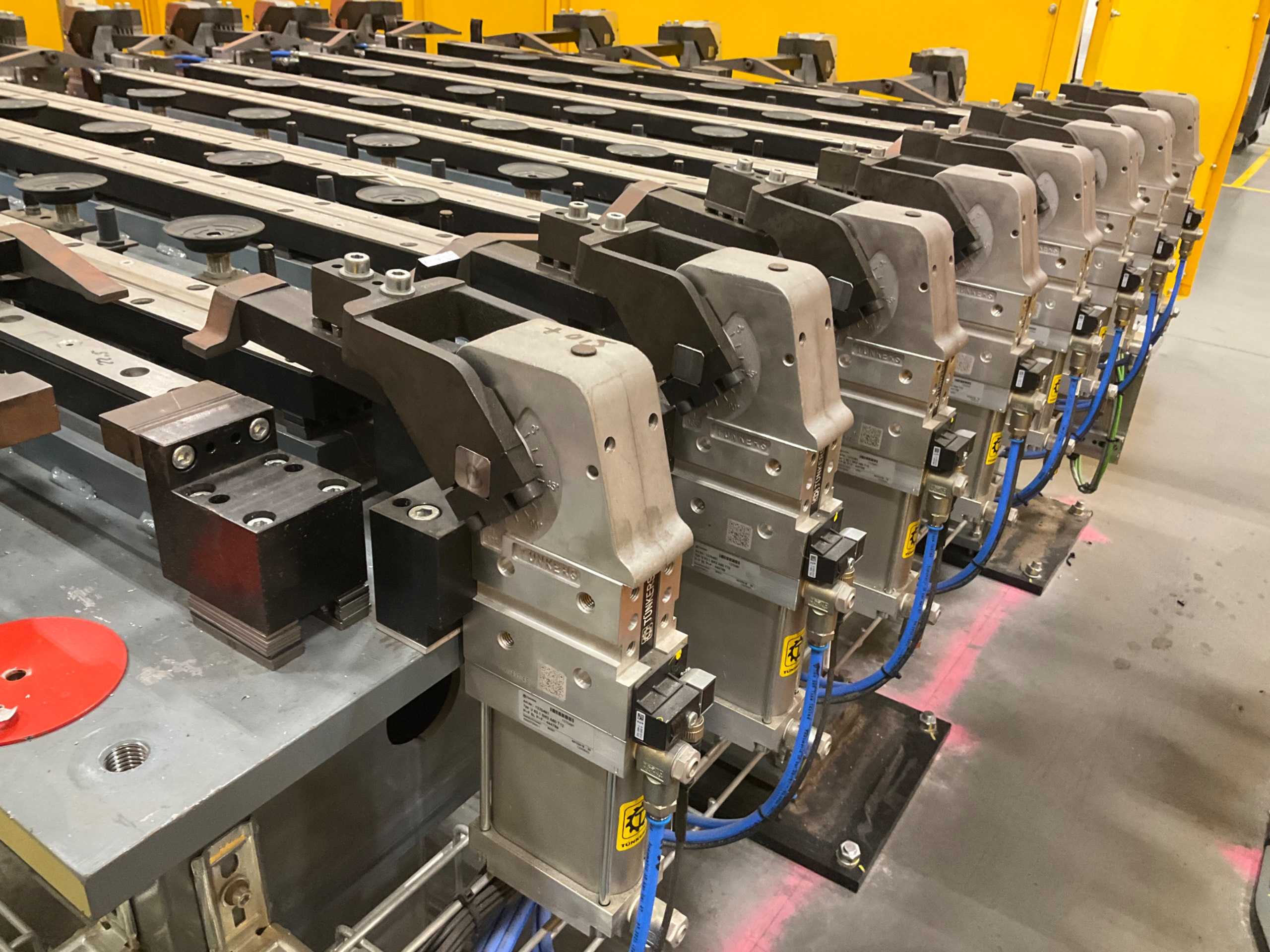 ROBOTIC CLAMPING FIXTURE TABLE - ROBOT PARTS