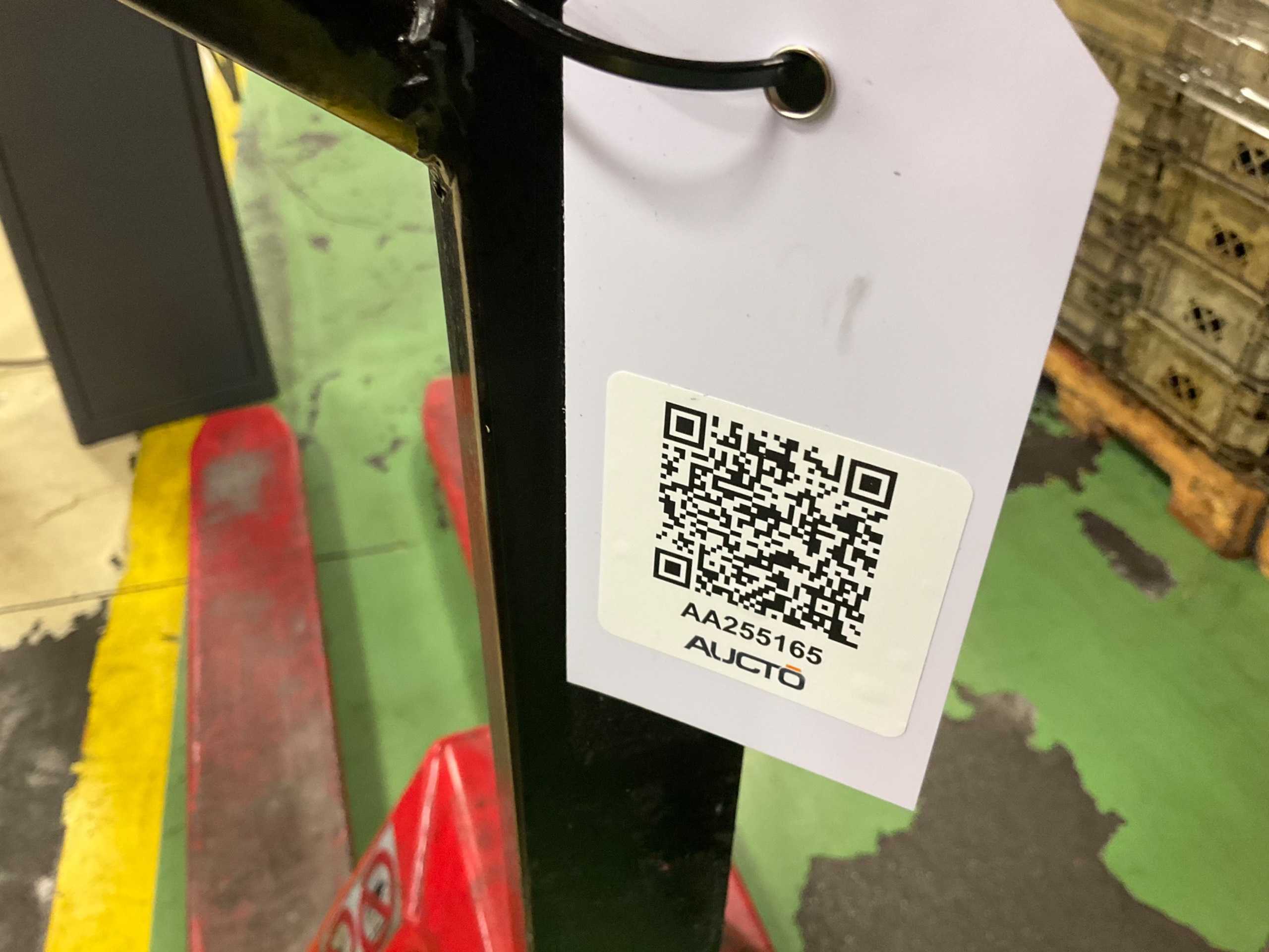 QTY 3: MANUAL PALLET JACK - MANUAL PALLET JACKS