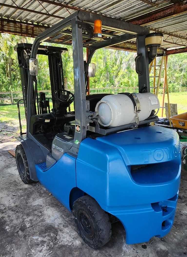 TOYOTA 8FGU25 SIT-DOWN FORKLIFT - SIT-DOWN FORKLIFT