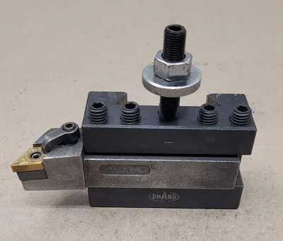 SHARS 250-301 CXA 1 QUICK CHANGE TOOL POST HOLDER (1/2"-3/4") W/ KENNAMETAL MDJNR-124B - MACHINE TOOLING