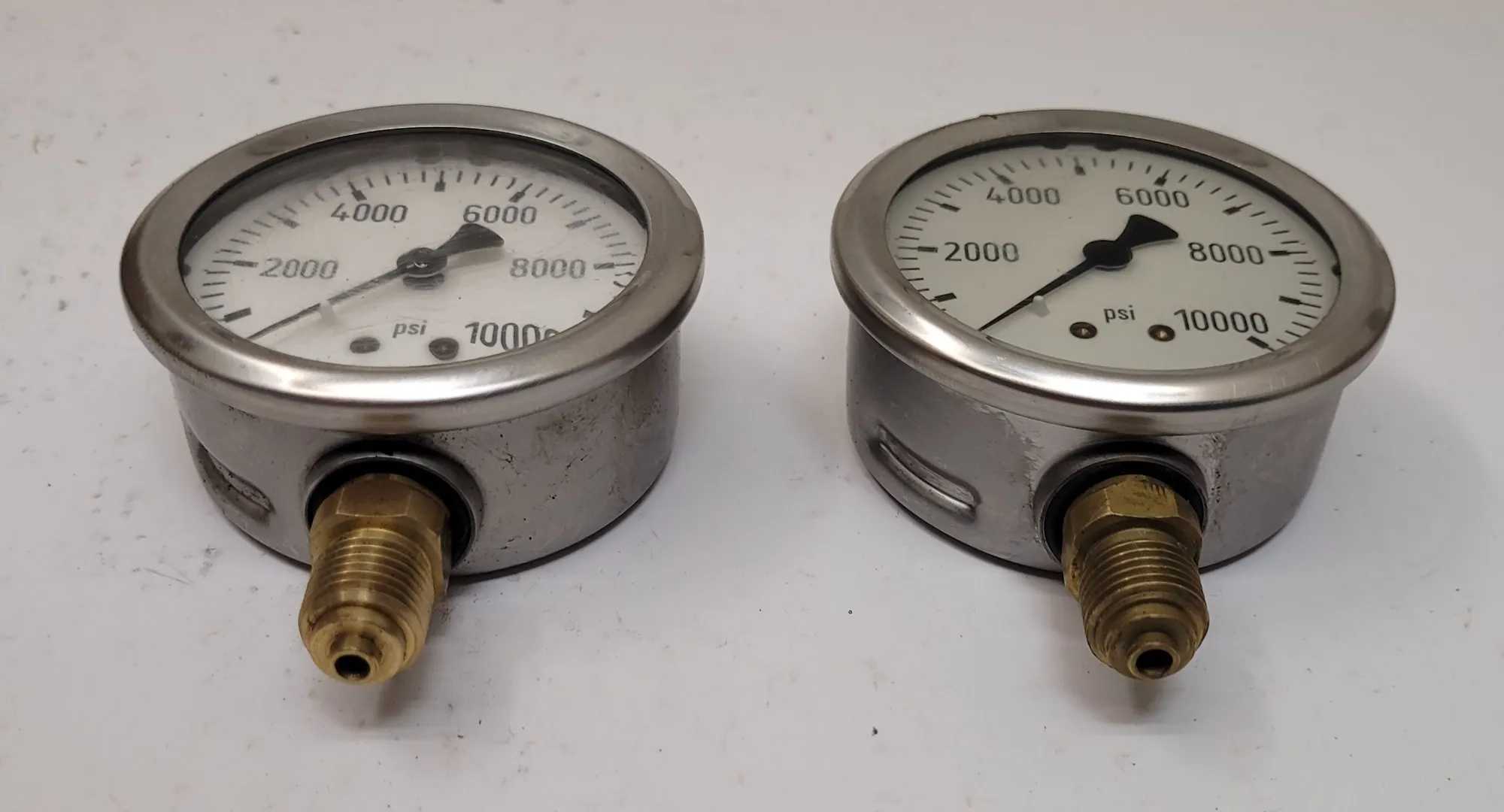 WIKA 213.53 2.5" LIQUID-FILLED PRESSURE GAUGE, 10000 PSI RANGE - MACHINE TOOLING