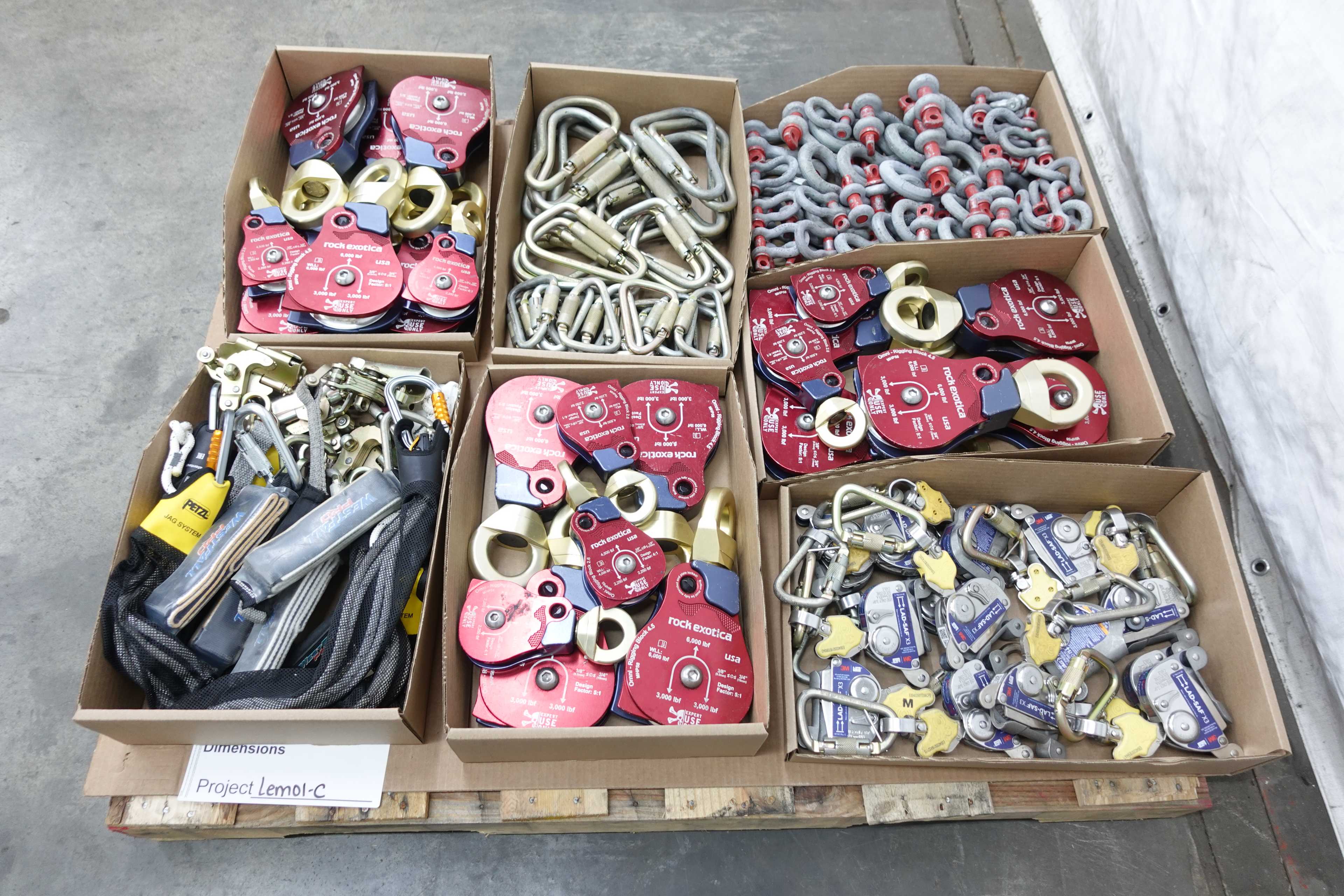 PALLET OF ASSORTED RIGGING BLOCKS AND CLEVIS For Sale | Aucto