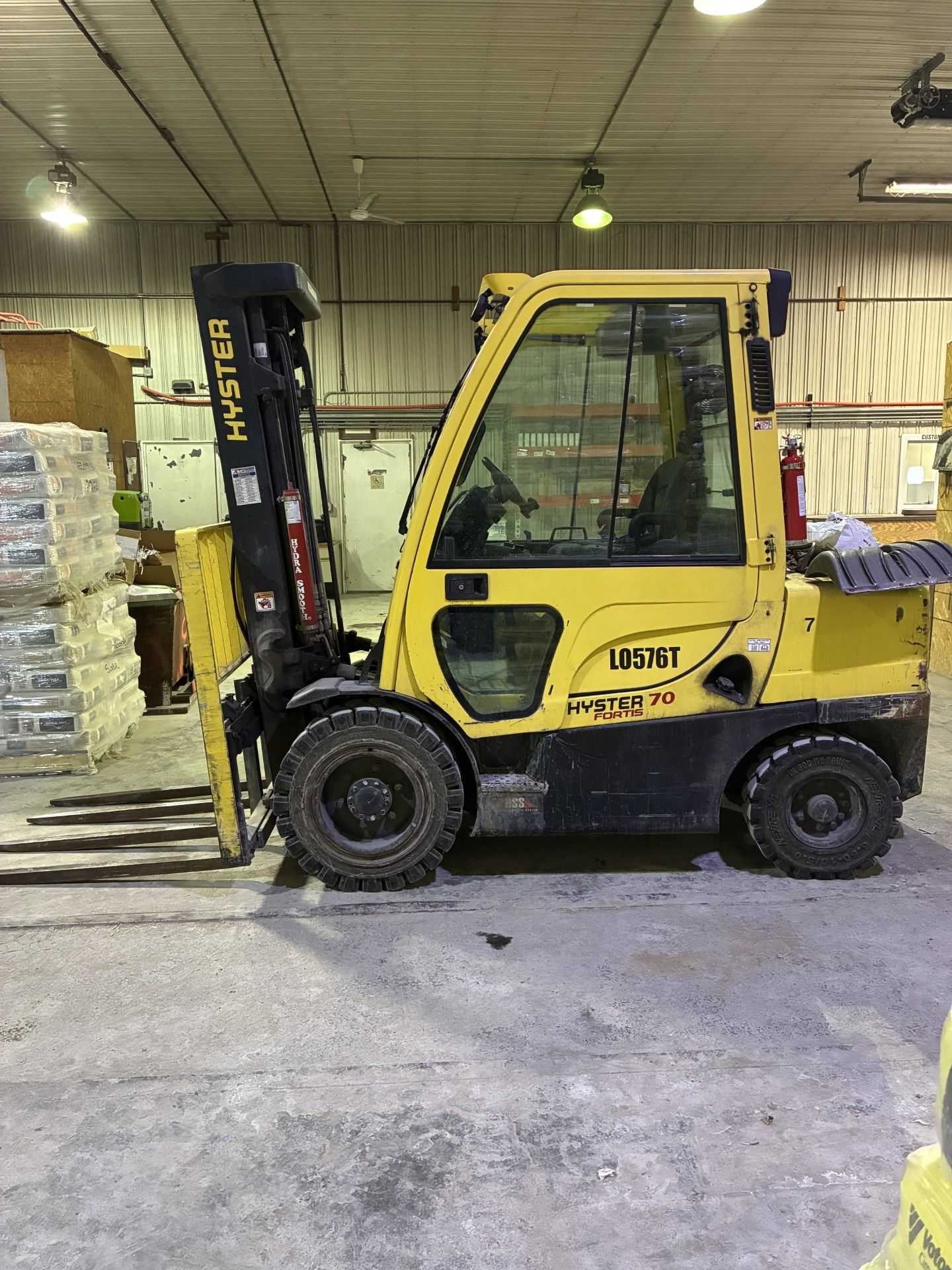 2018 HYSTER H70FT FORKLIFTS 7000LB CAP, LPG, PSI 2.4L, PNEUMATIC TIRES - SIT-DOWN FORKLIFTS