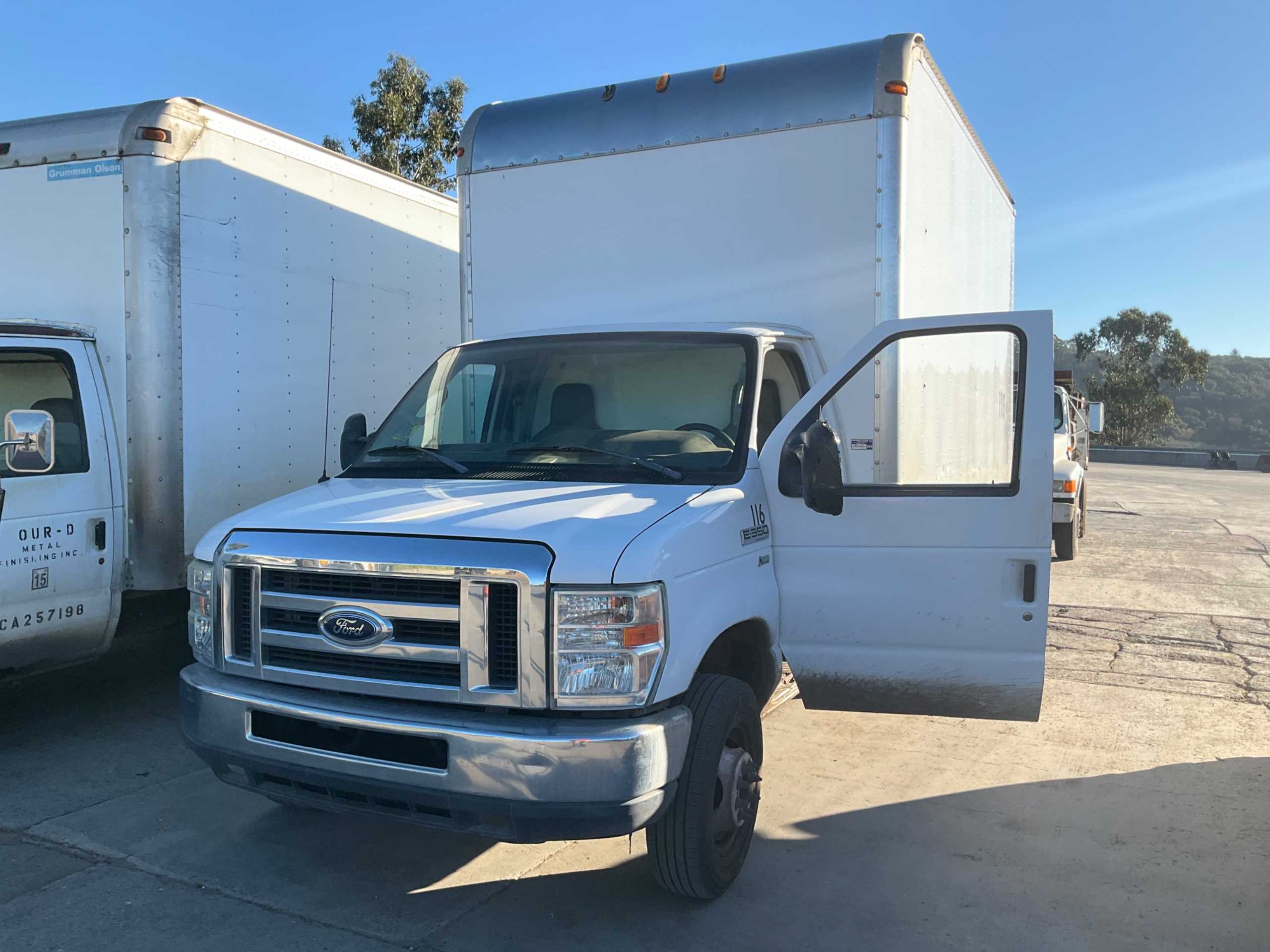 2012 FORD E-350 STRAIGHT CARGO TRUCK - STRAIGHT CARGO TRUCK